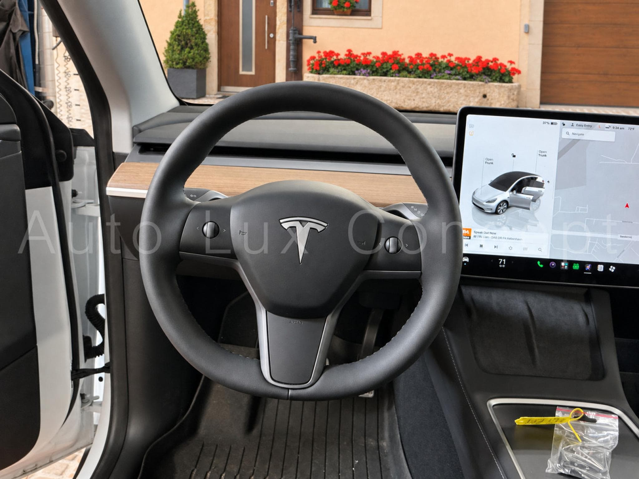Tesla Model Y Long Range Dual Motor AWD (2023) - Photo 7
