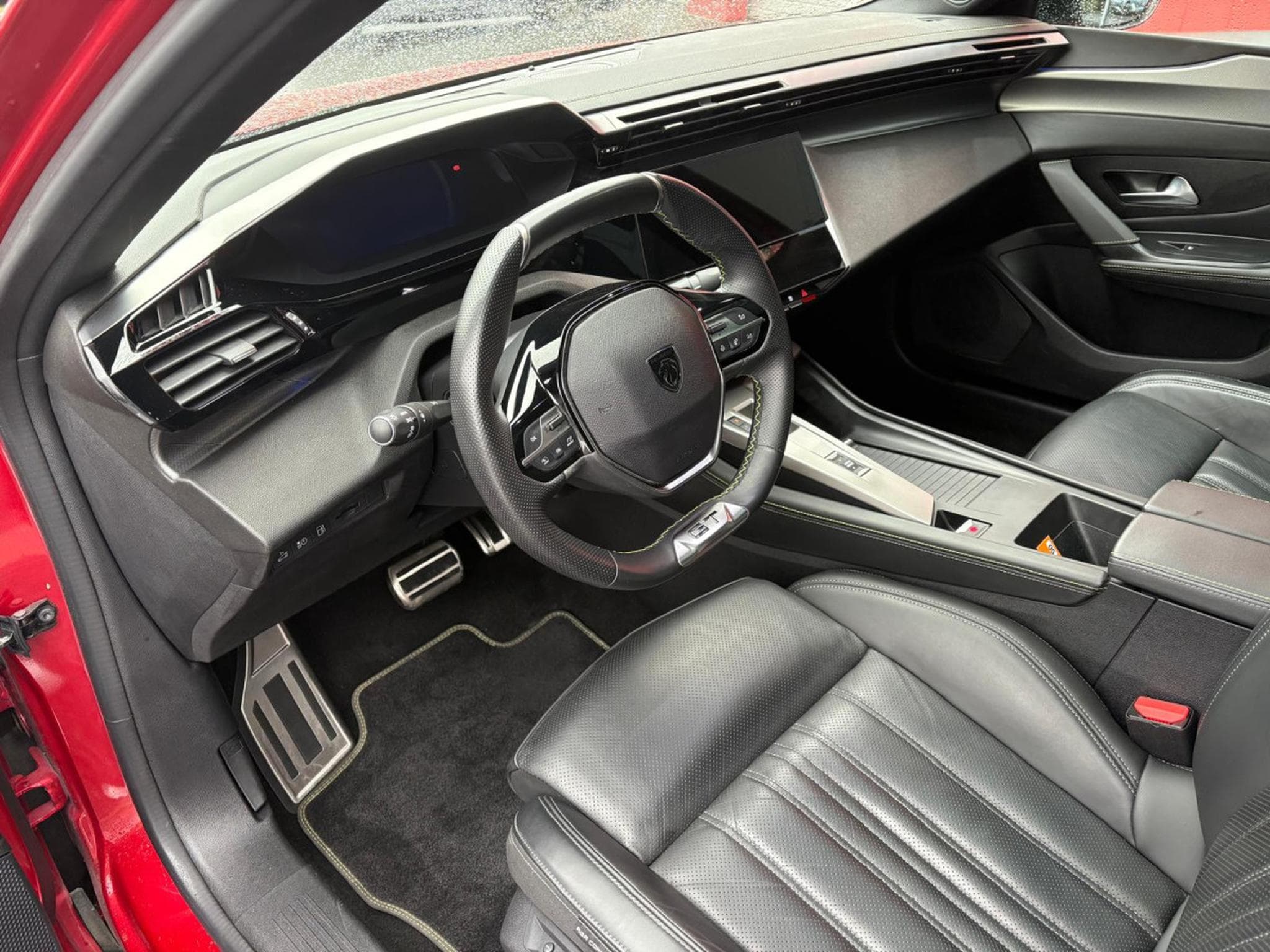 Peugeot 408 GT HYBRIDE PLUG-IN (2024) - Photo 10