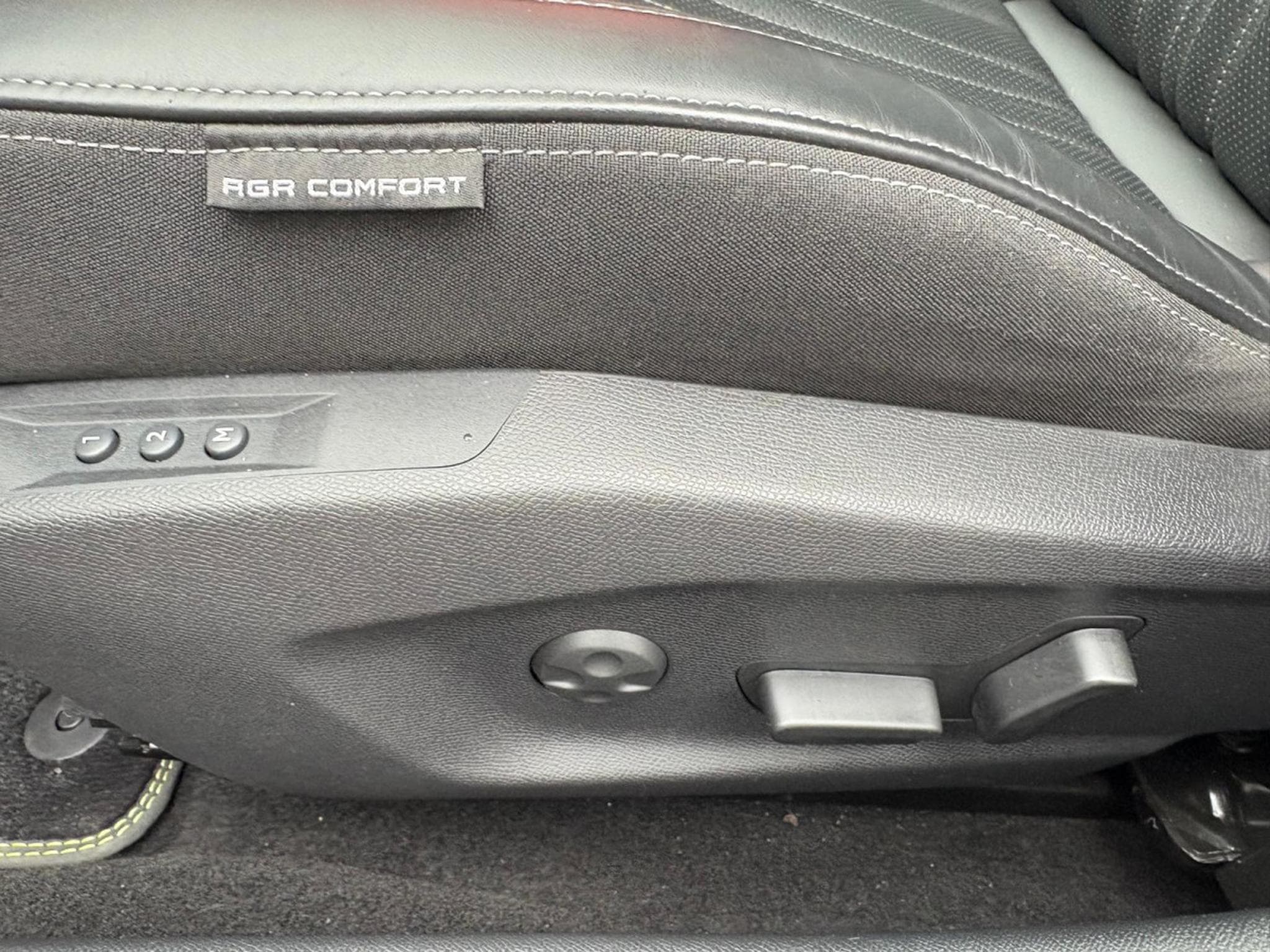 Peugeot 408 GT HYBRIDE PLUG-IN (2024) - Photo 20