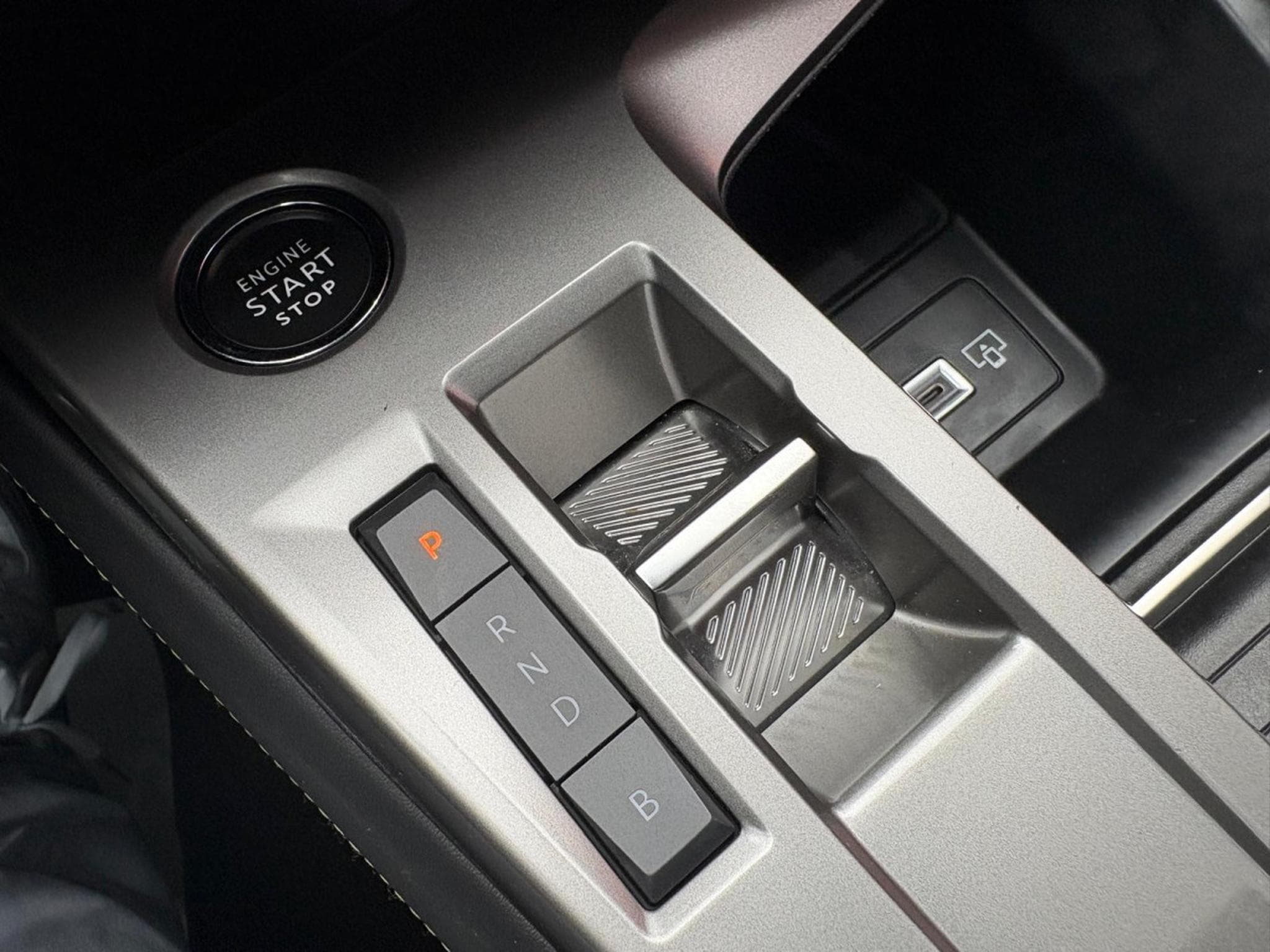Peugeot 408 GT HYBRIDE PLUG-IN (2024) - Photo 21
