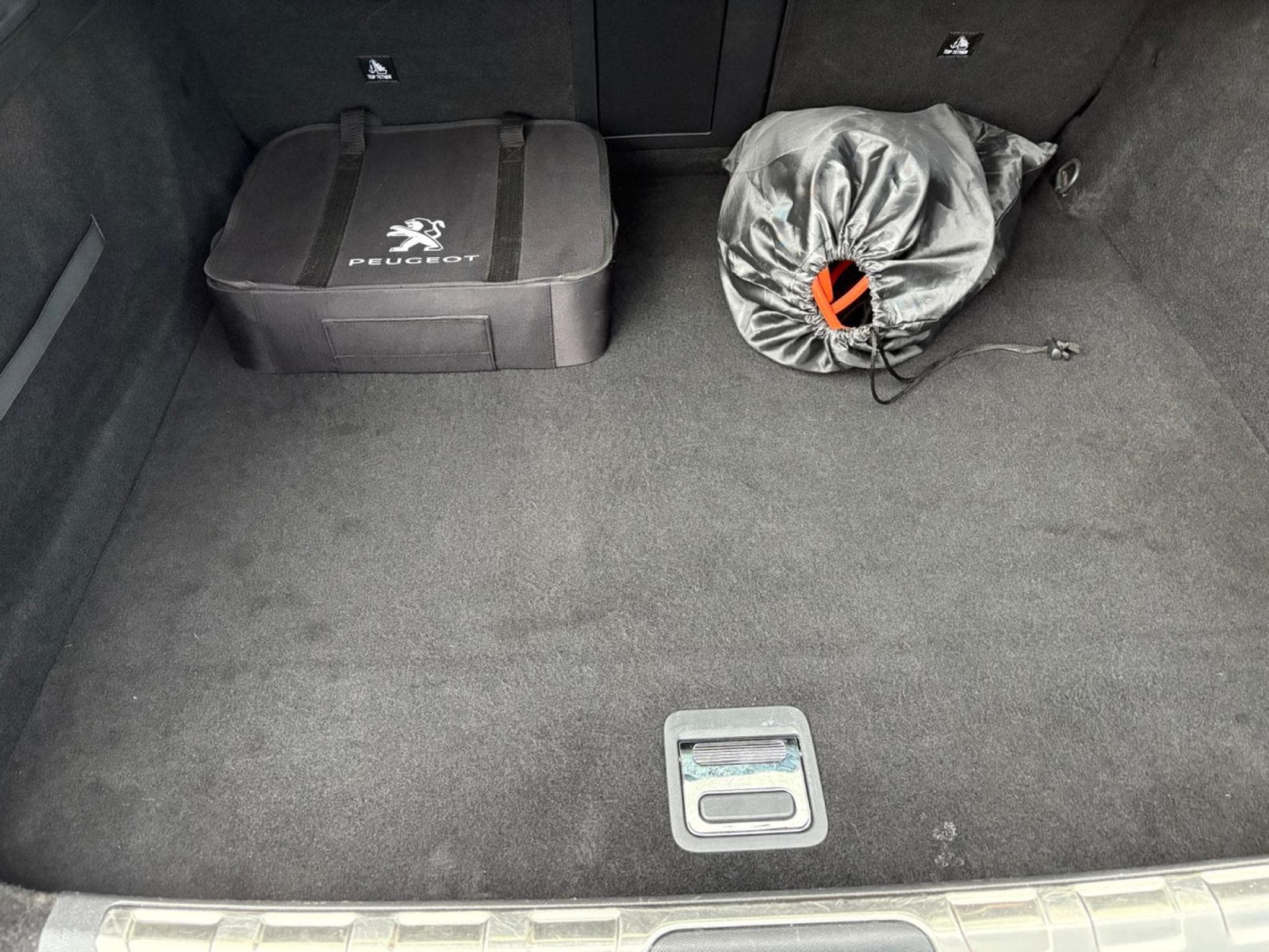 Peugeot 408 GT HYBRIDE PLUG-IN (2024) - Photo 23
