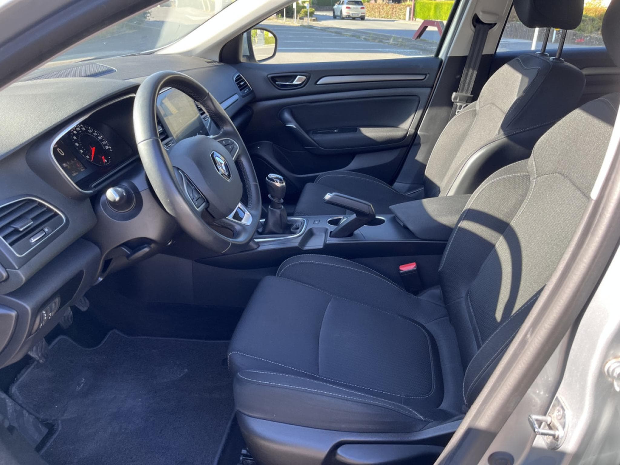 Renault Megane Megane Berline TCe 120 Corporate Edition (2022) - Foto 9