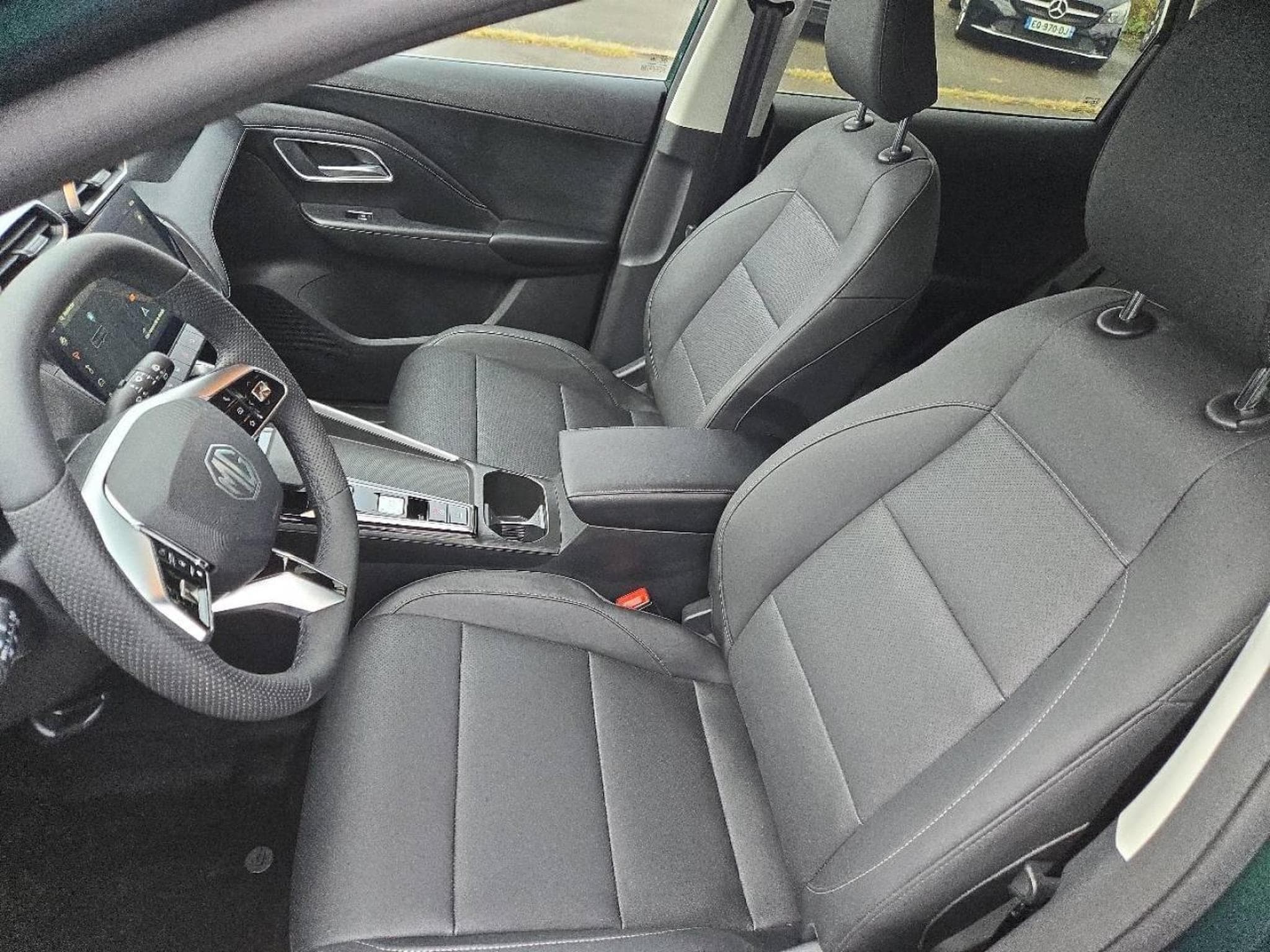 MG ZS 1,5 hybrid 197 cv LUXURY (2026) - Photo 25