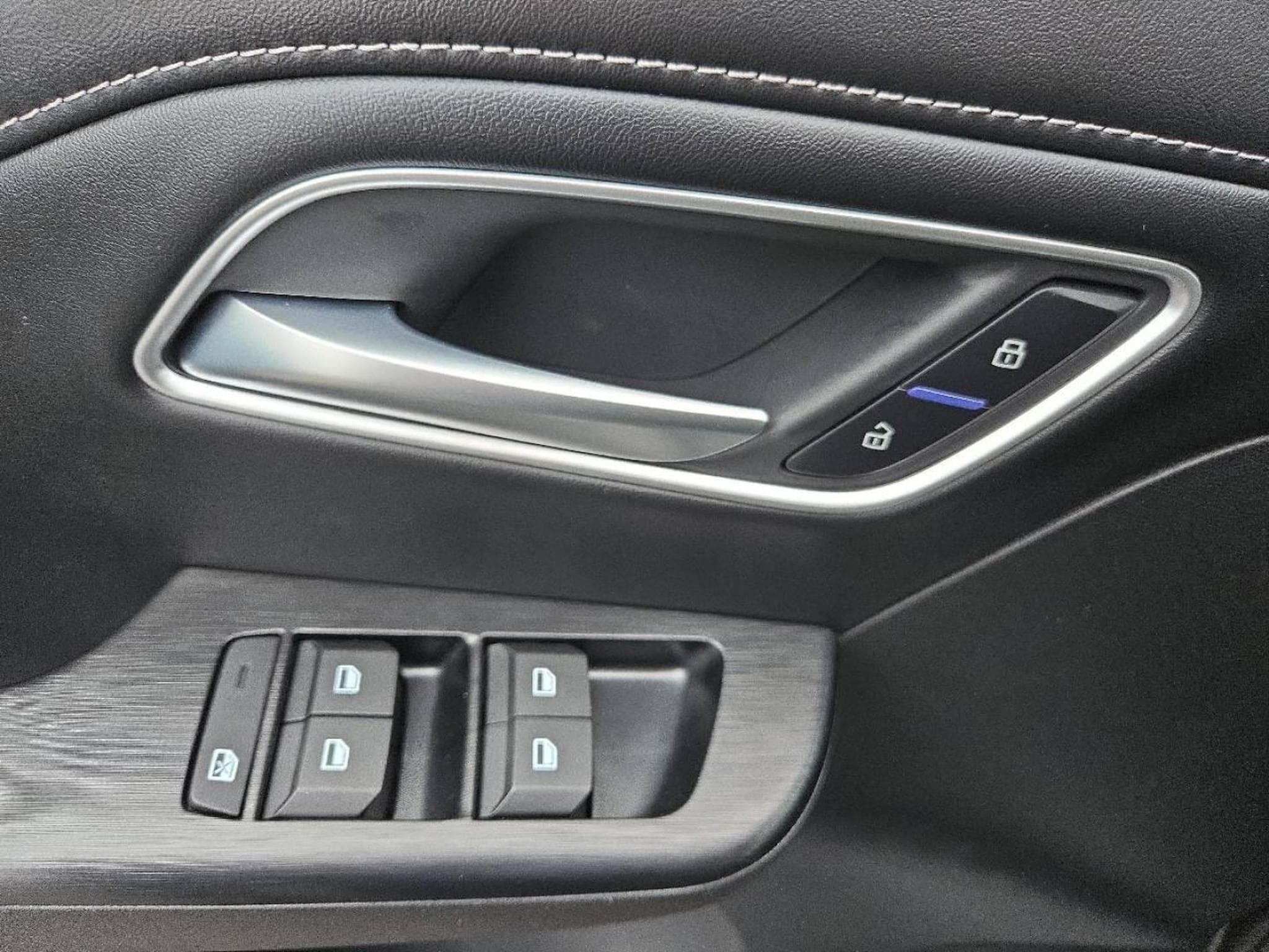 MG ZS 1,5 hybrid 197 cv LUXURY (2026) - Photo 23