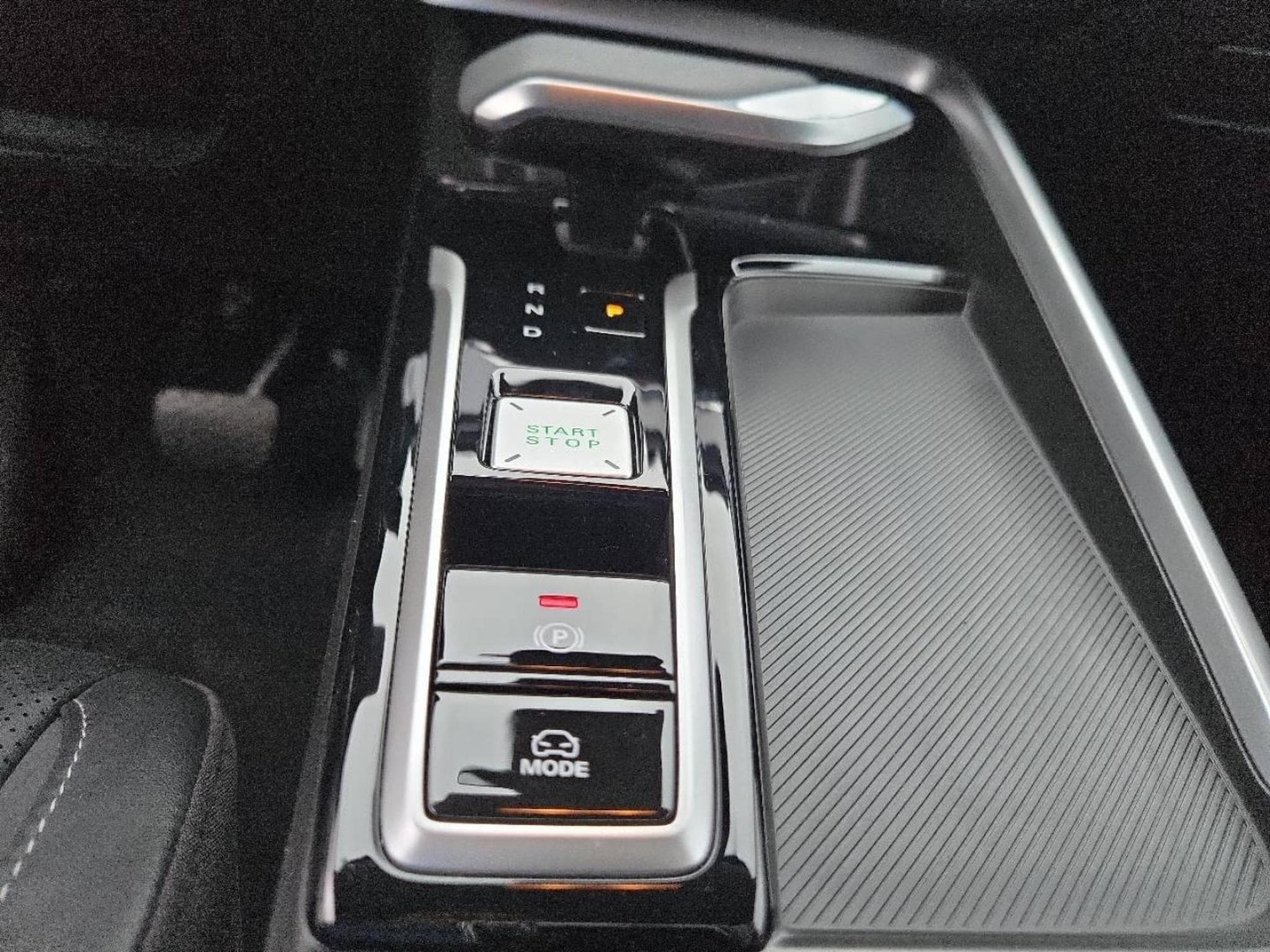 MG ZS 1,5 hybrid 197 cv LUXURY (2026) - Photo 34
