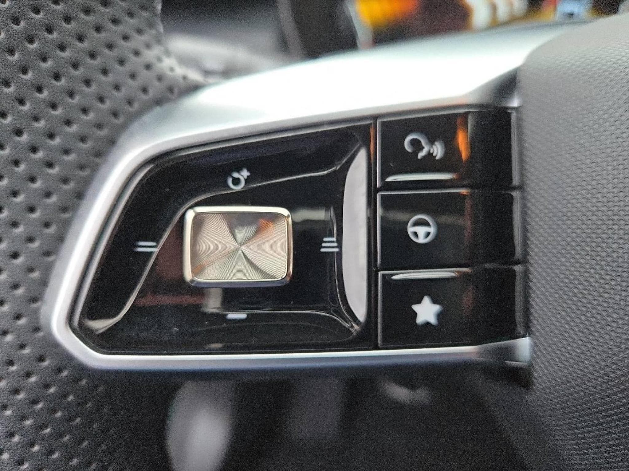 MG ZS 1,5 hybrid 197 cv LUXURY (2026) - Photo 28
