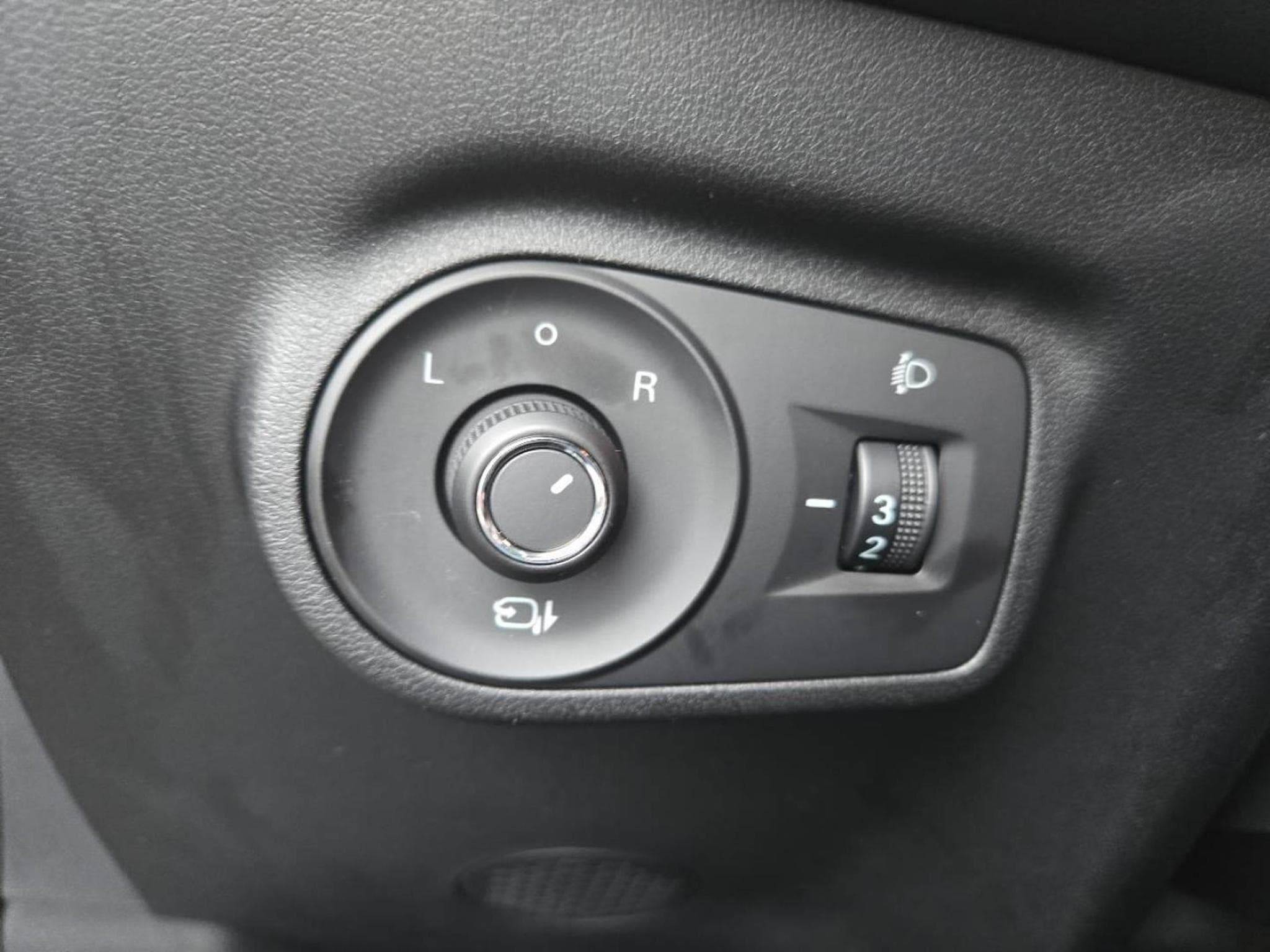 MG ZS 1,5 hybrid 197 cv LUXURY (2026) - Photo 30