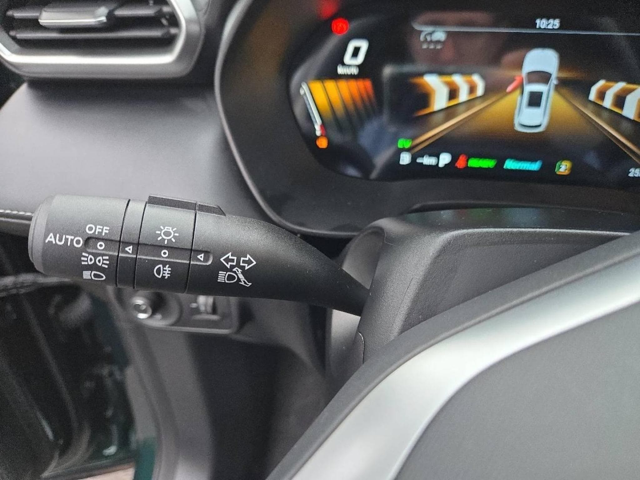MG ZS 1,5 hybrid 197 cv LUXURY (2026) - Photo 31