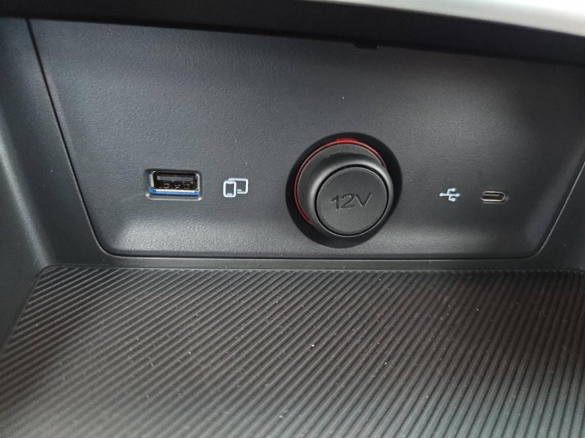 MG ZS 1,5 hybrid 197 cv LUXURY (2026) - Photo 39