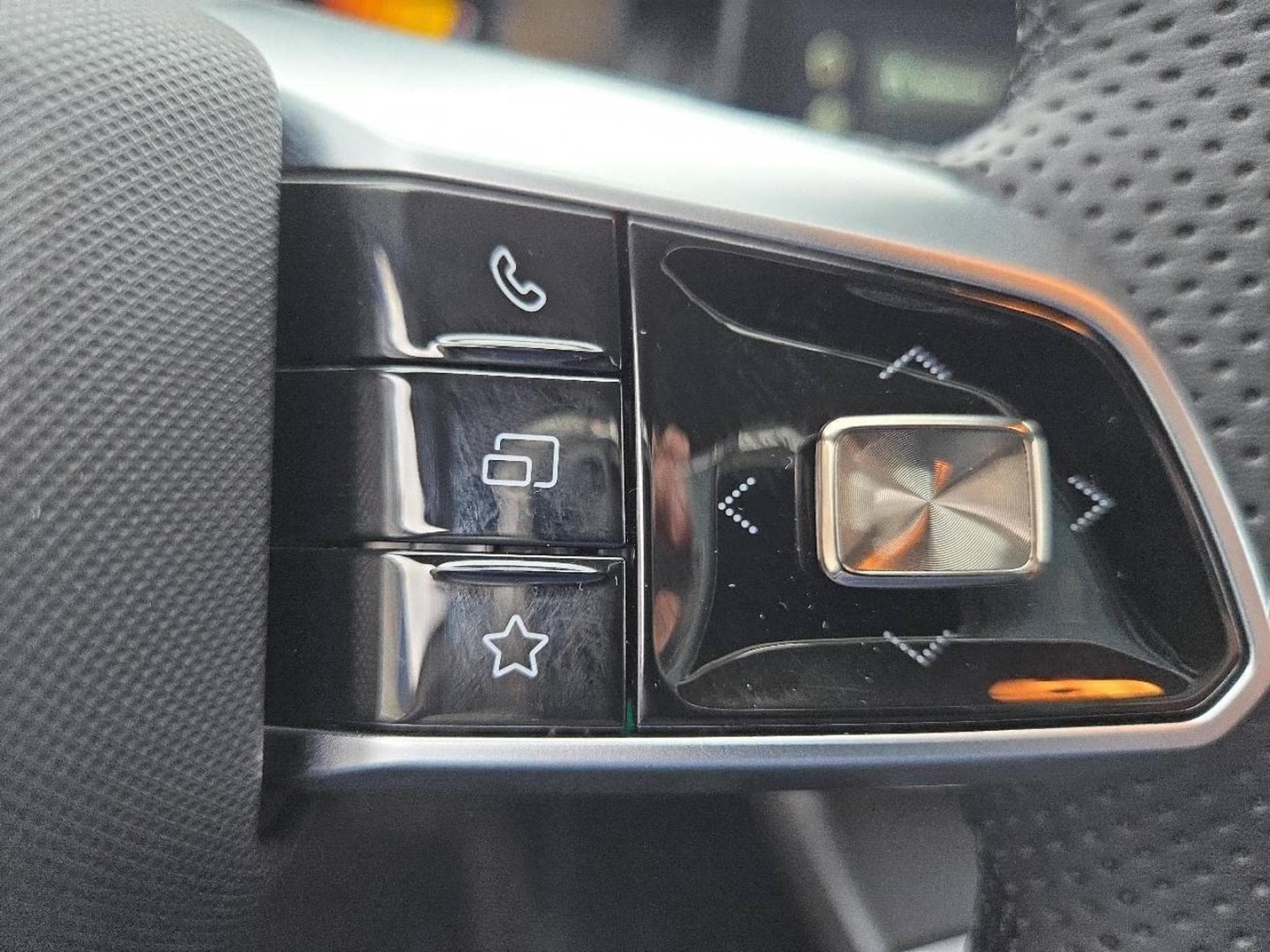 MG ZS 1,5 hybrid 197 cv LUXURY (2026) - Photo 29