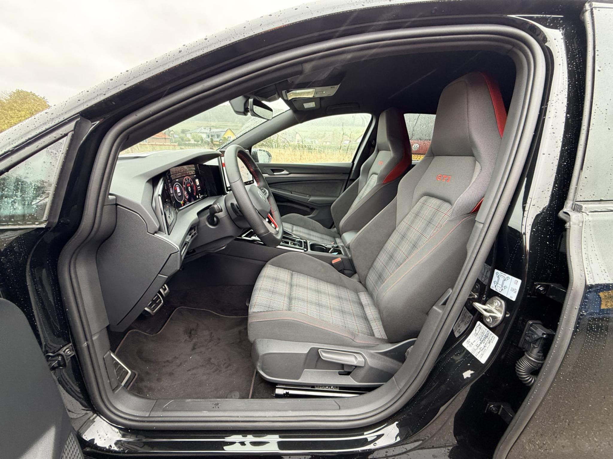 VW Golf GTI 2.0 TSI 195 kW / 265 CV Boîte à double embrayage 7 vites (2026) - Photo 3