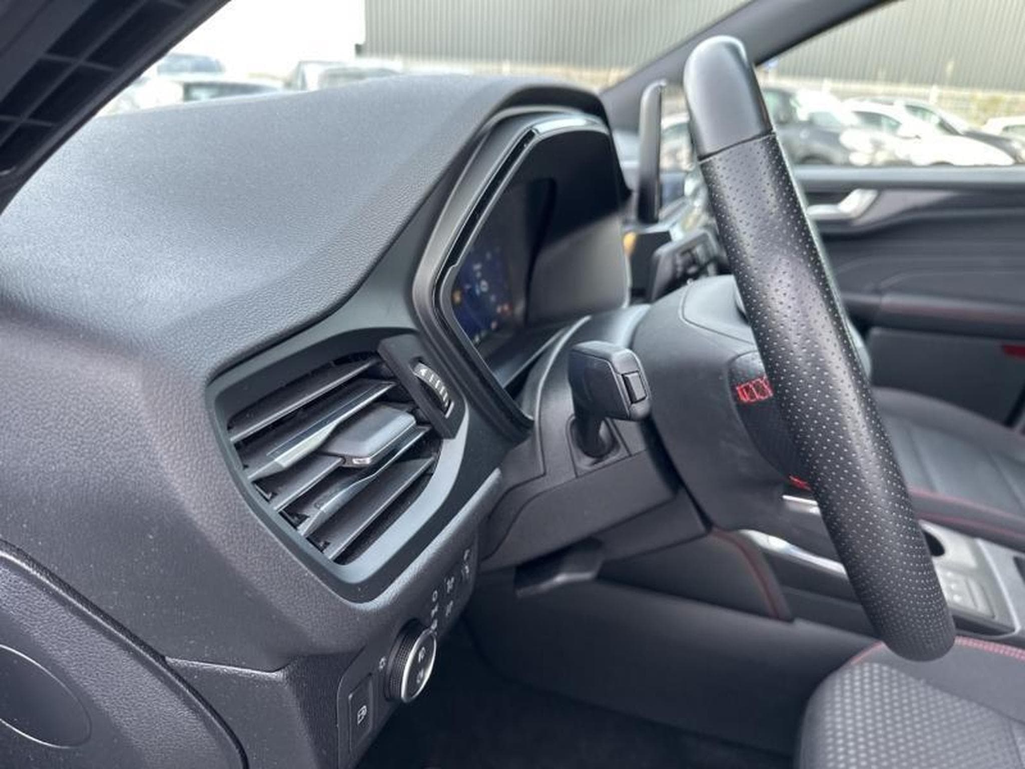 Ford Kuga 2.5 Duratec 225ch Hybride Rechargeable ST-Line X Powershift (2024) - Photo 22