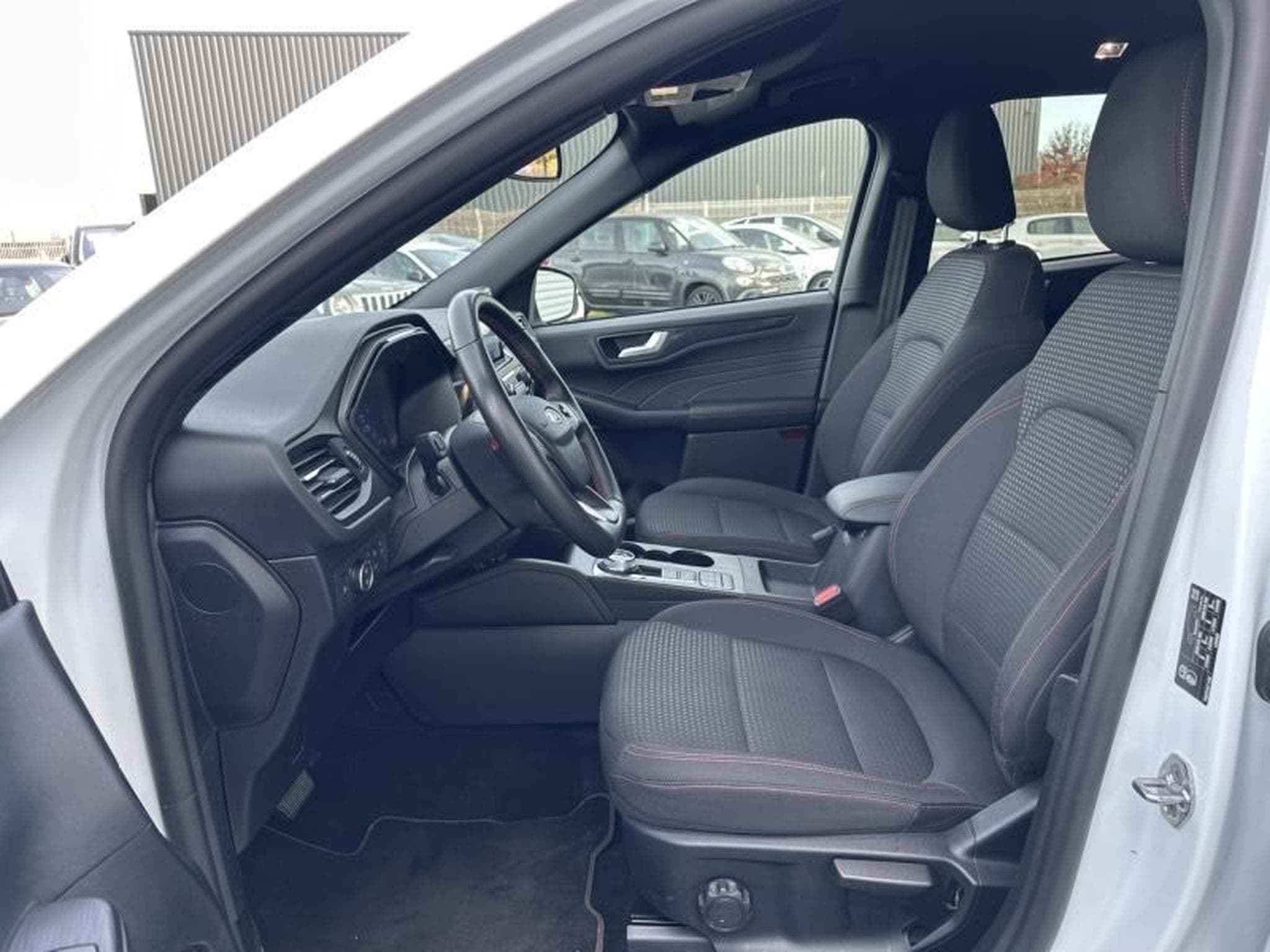 Ford Kuga 2.5 Duratec 225ch Hybride Rechargeable ST-Line X Powershift (2024) - Photo 21