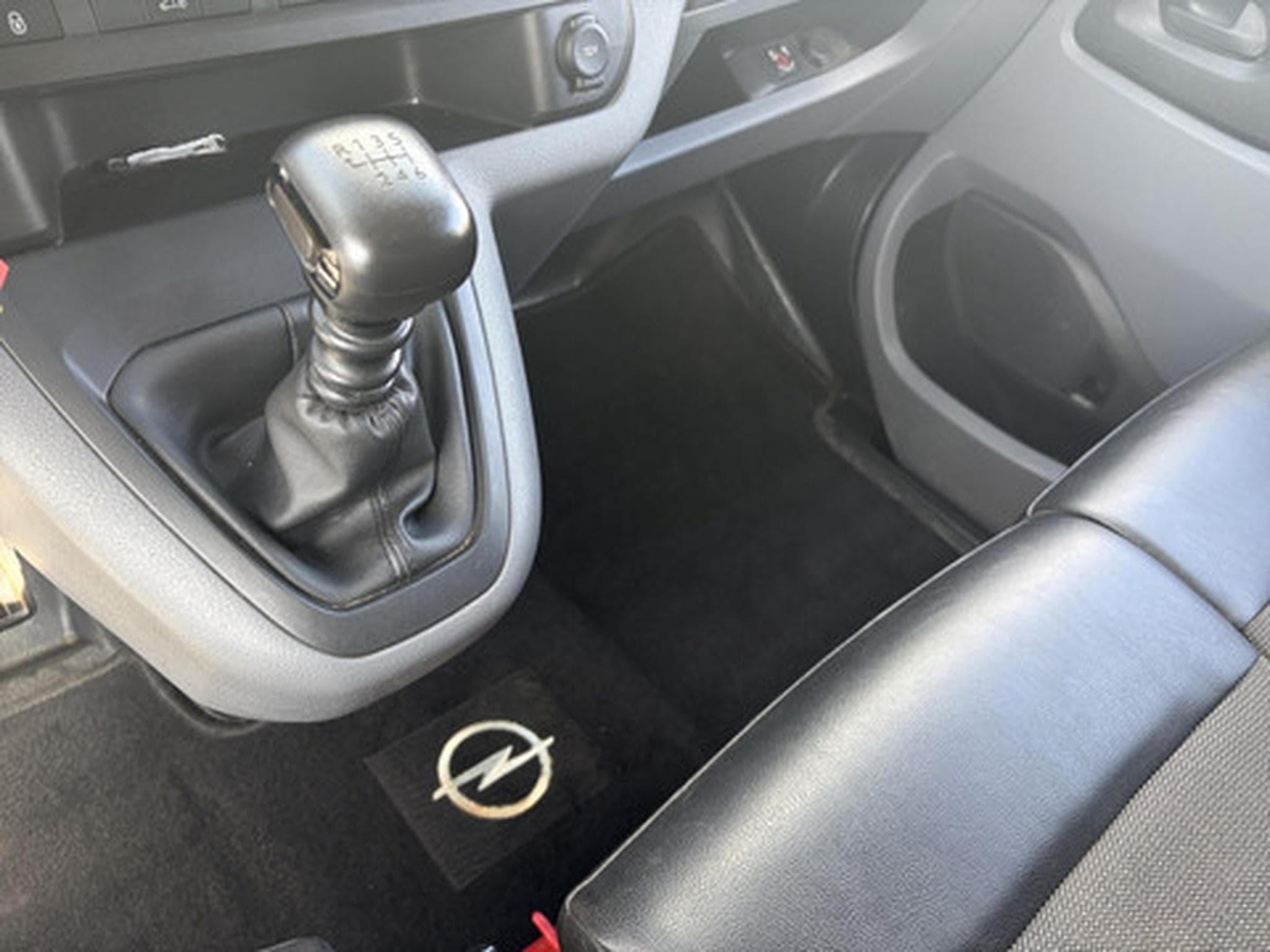 Opel Vivaro 2.0 Turbo 90kW Comfort L2H1 Platform Cab (2019) - Photo 4