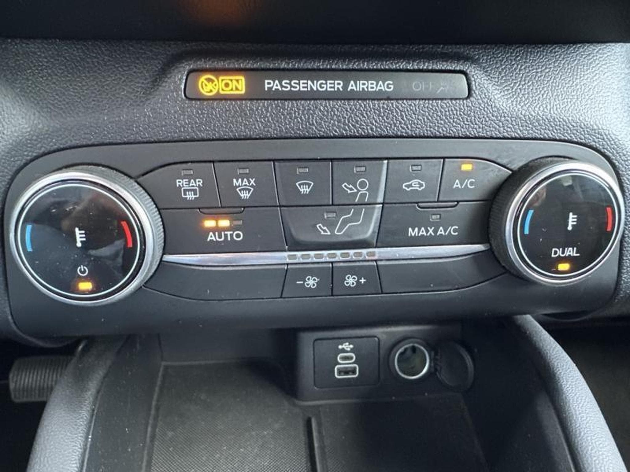 Ford Kuga 2.5 Duratec 225ch Hybride Rechargeable ST-Line X Powershift (2024) - Photo 38