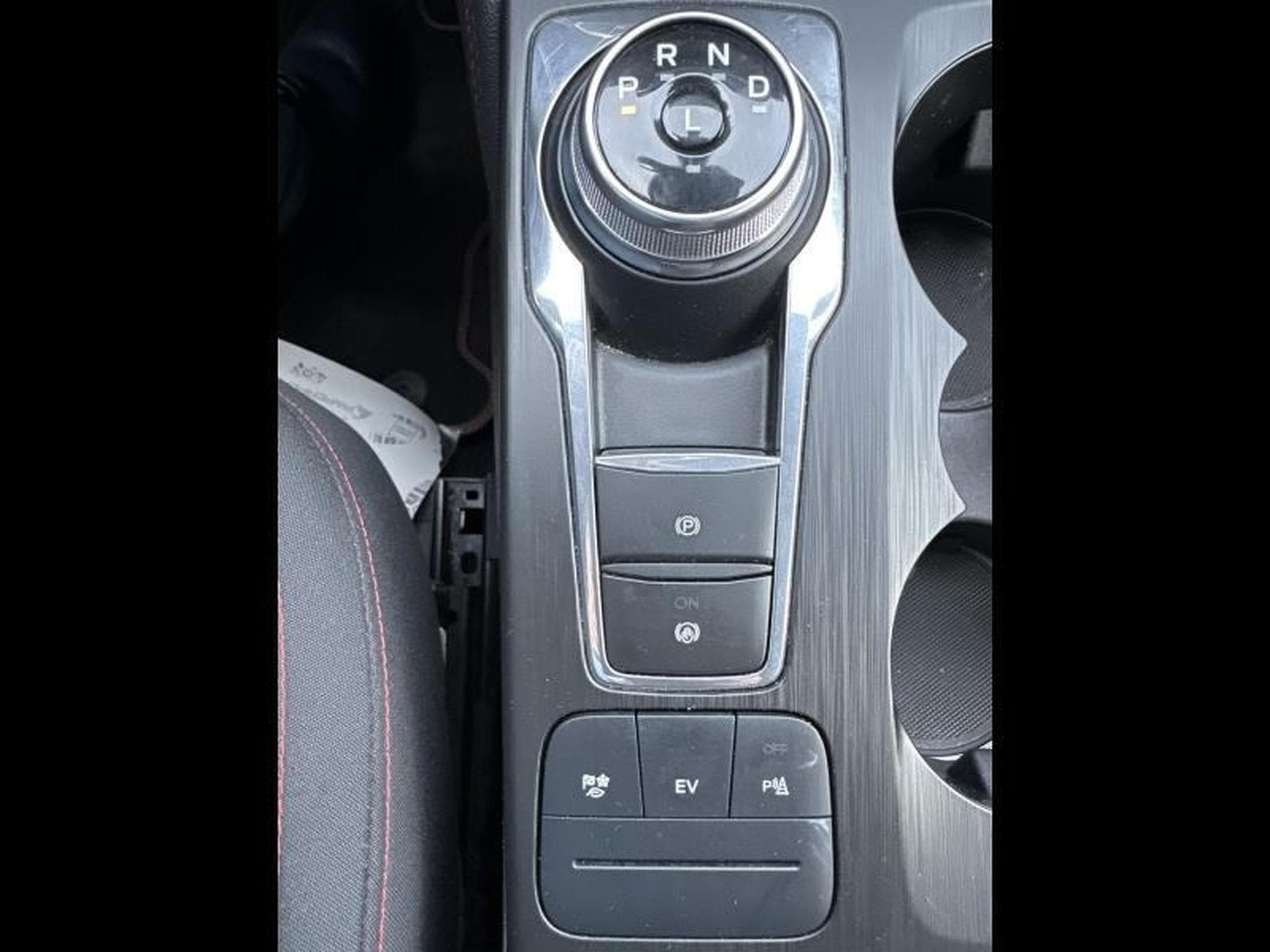 Ford Kuga 2.5 Duratec 225ch Hybride Rechargeable ST-Line X Powershift (2024) - Photo 40