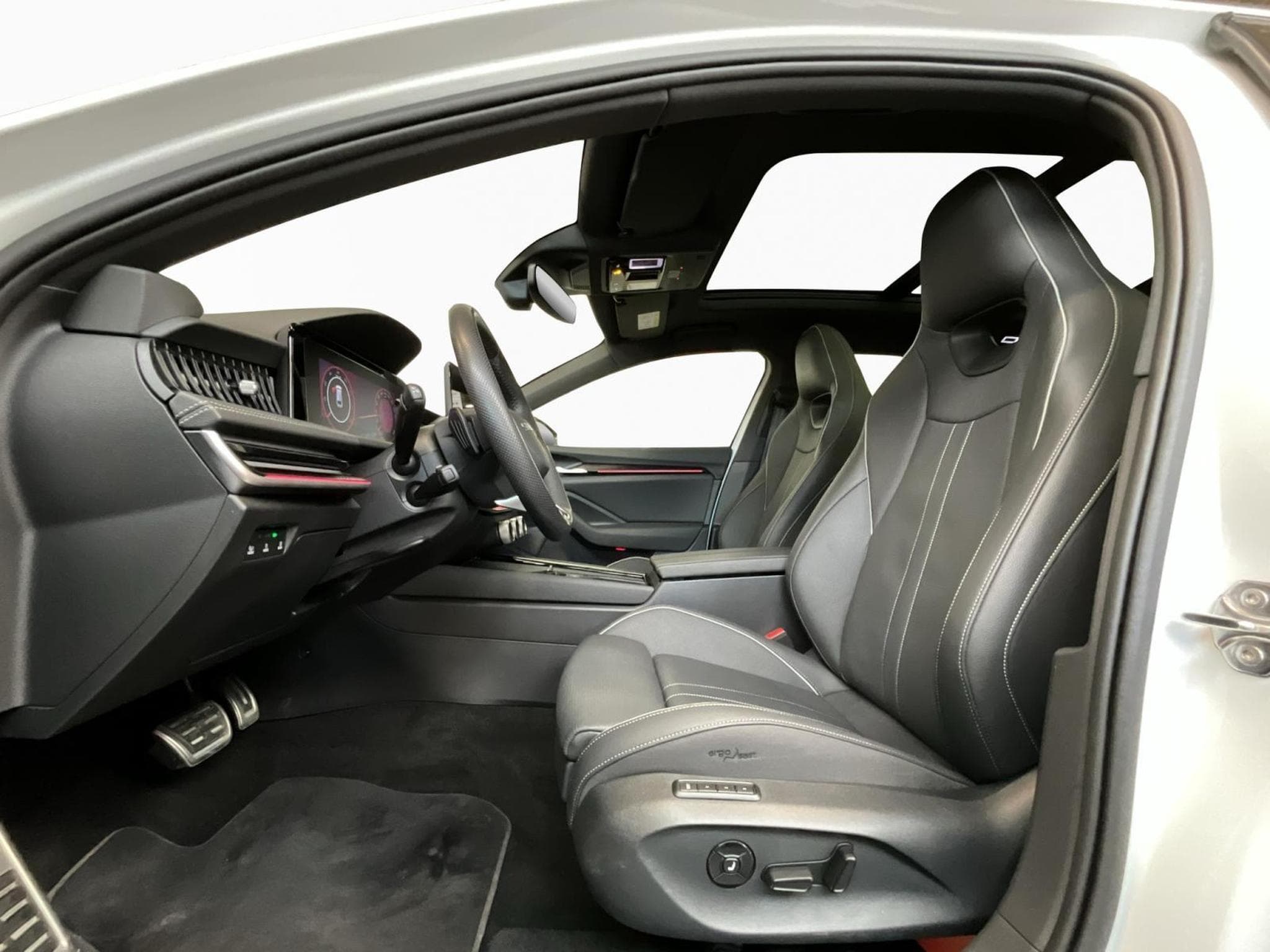 Skoda Superb Sportline+4x4+DSG+Pano+AHK+StandH. (2025) - Foto 9