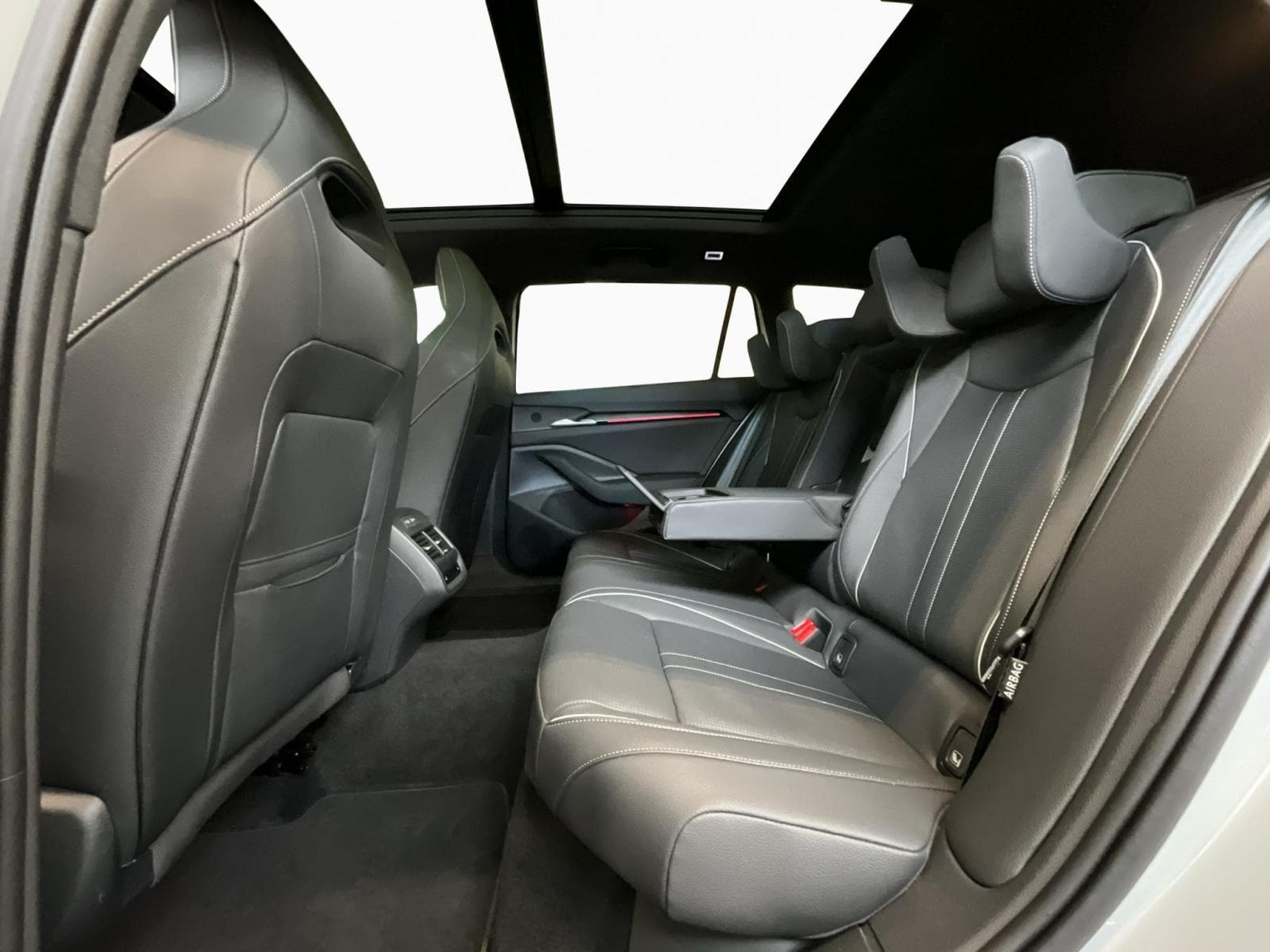Skoda Superb Sportline+4x4+DSG+Pano+AHK+StandH. (2025) - Foto 16
