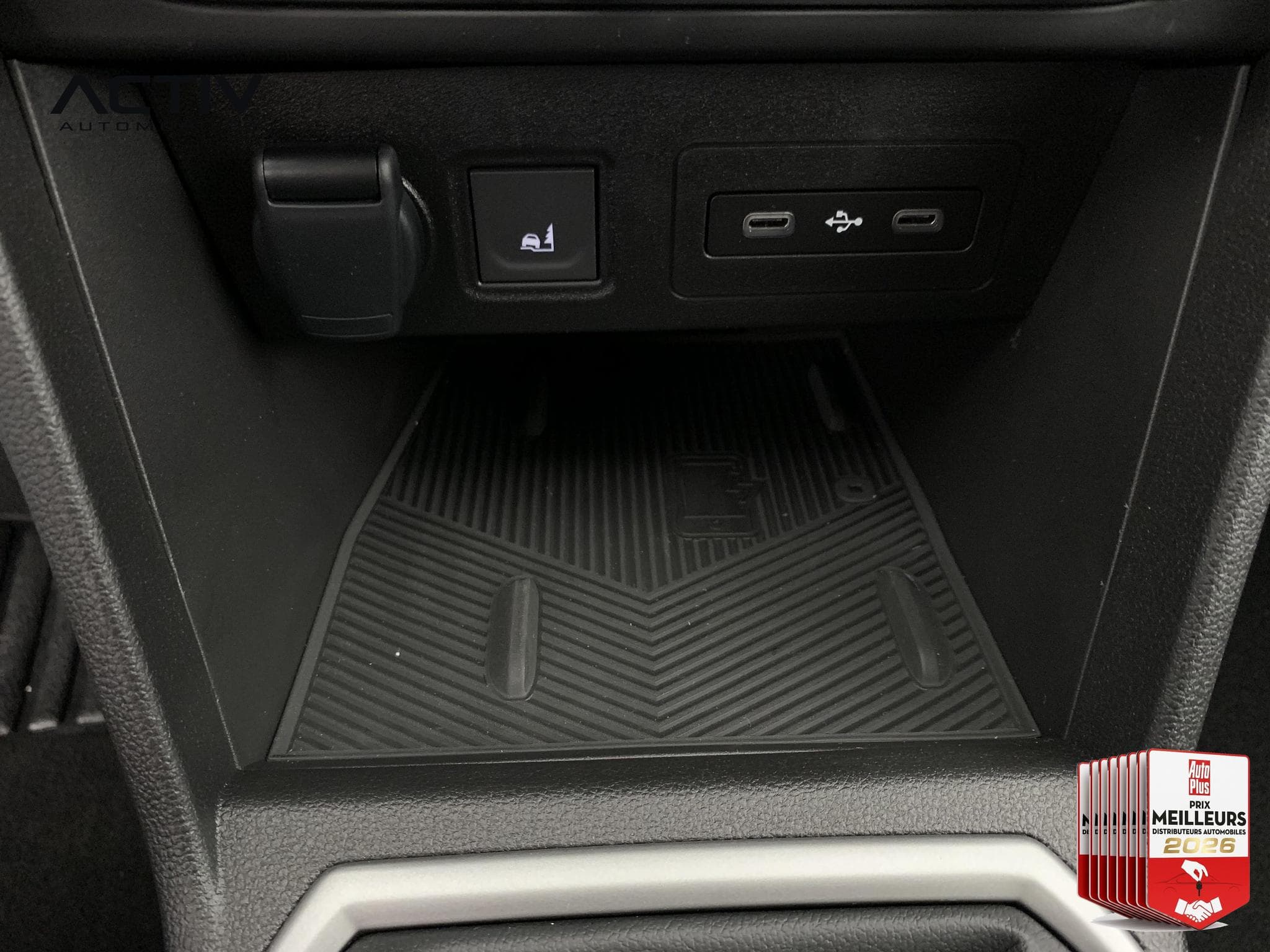 Dacia Jogger TCE 110 7 PL EXTREME (2026) - Foto 22
