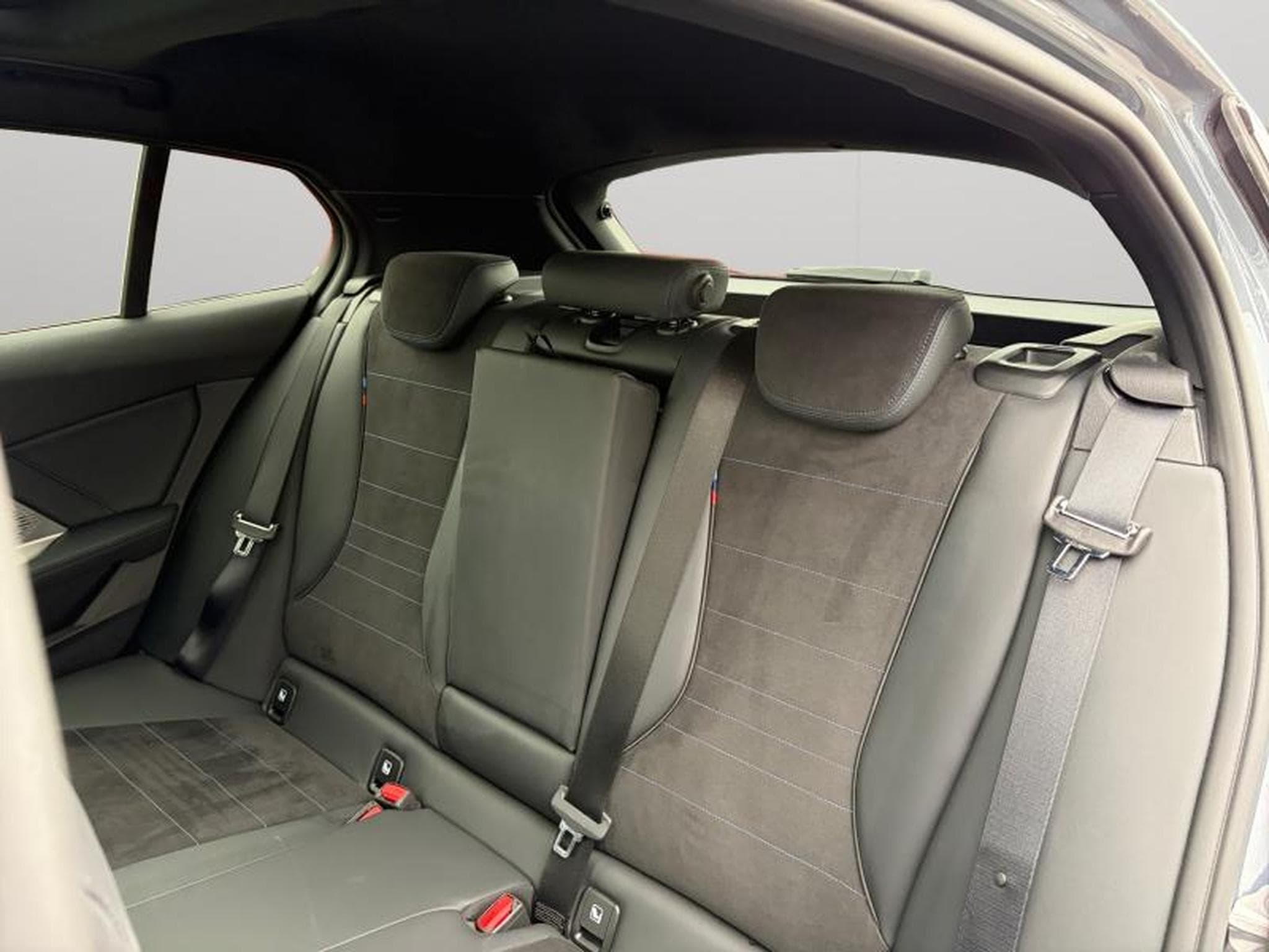 BMW 120 I Pack M / Panoramique / Essence (2025) - Photo 11