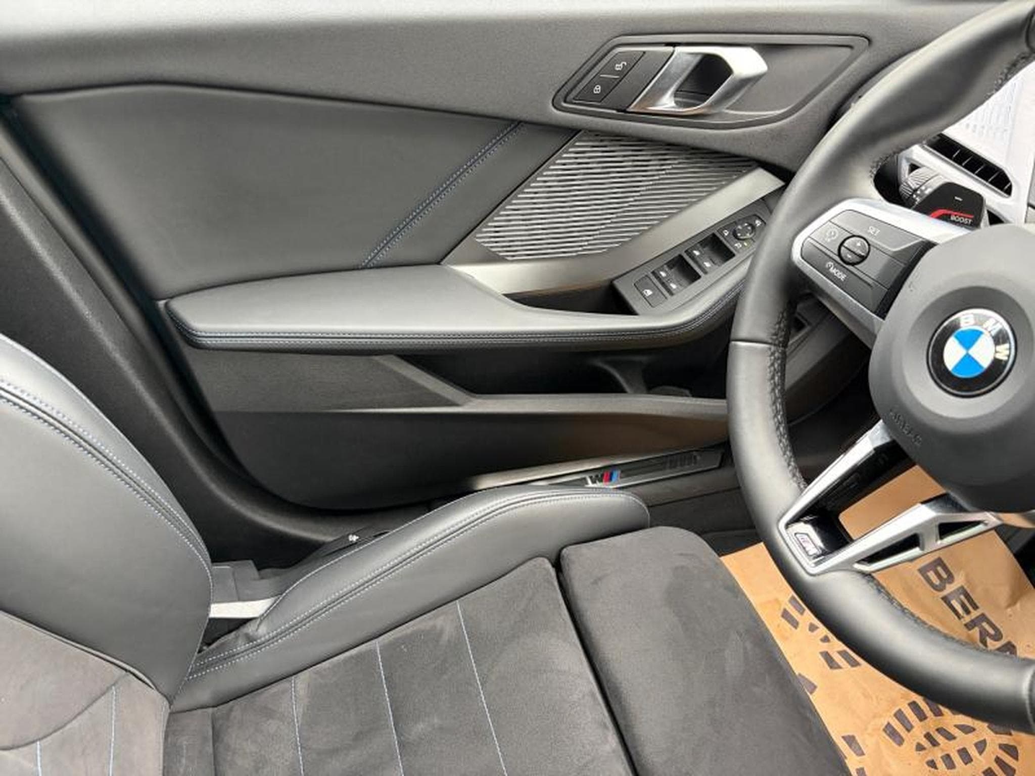 BMW 120 I Pack M / Panoramique / Essence (2025) - Photo 19