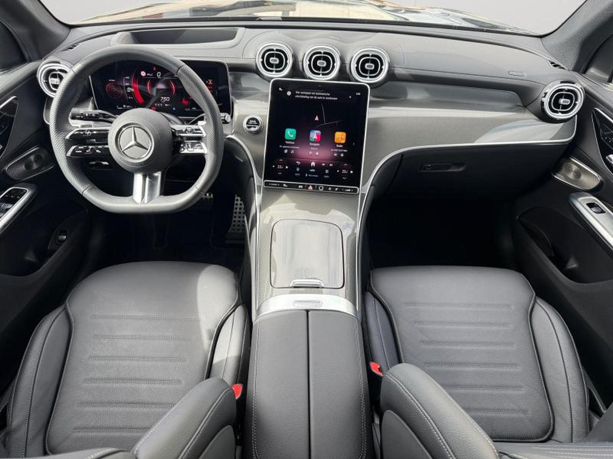 Mercedes GLC 220 d 4MATIC AMG LINE / Premium + / Diesel (2025) - Photo 3