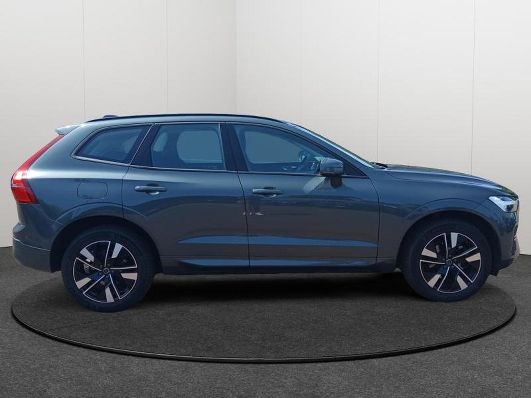 Volvo XC60 Facelift B5 Core / Essence (2025) - Photo 6