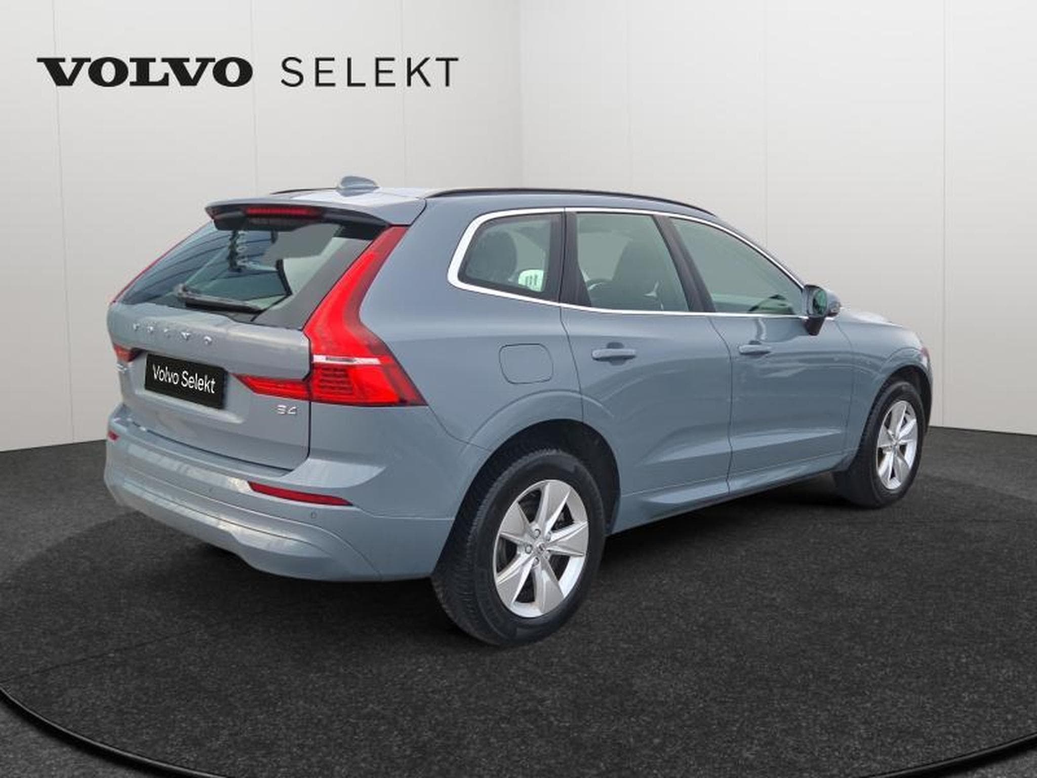 Volvo XC60 B4 Core / Diesel (2023) - Photo 2