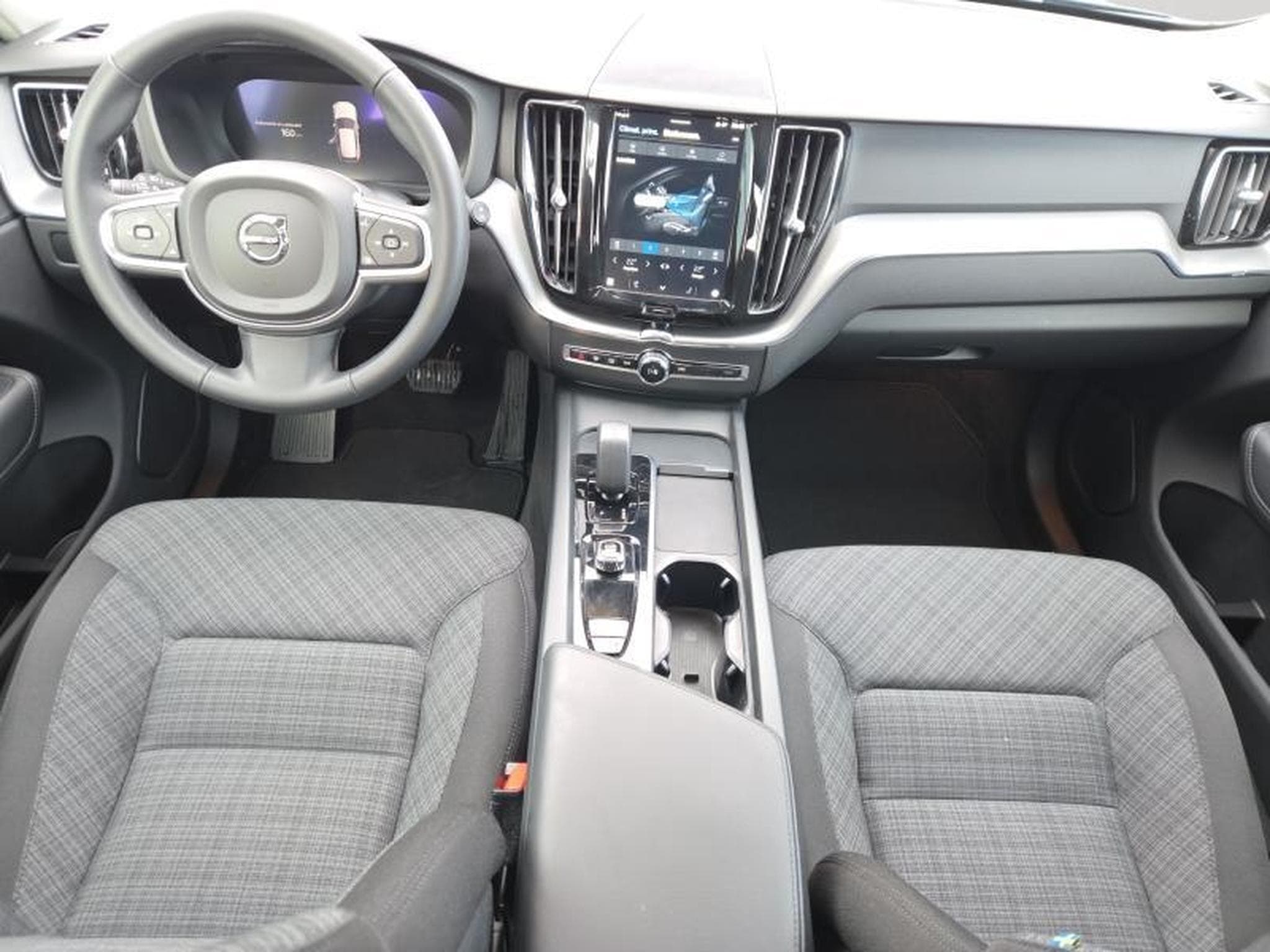 Volvo XC60 B4 Core / Diesel (2023) - Photo 3