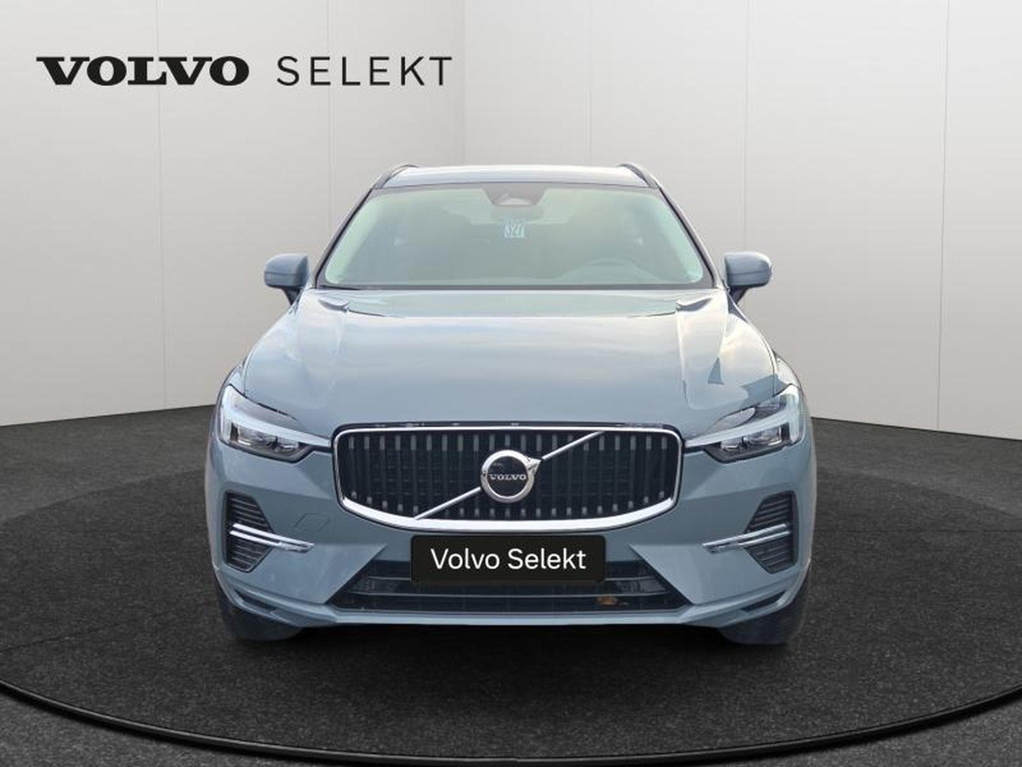 Volvo XC60 B4 Core / Diesel (2023) - Photo 9