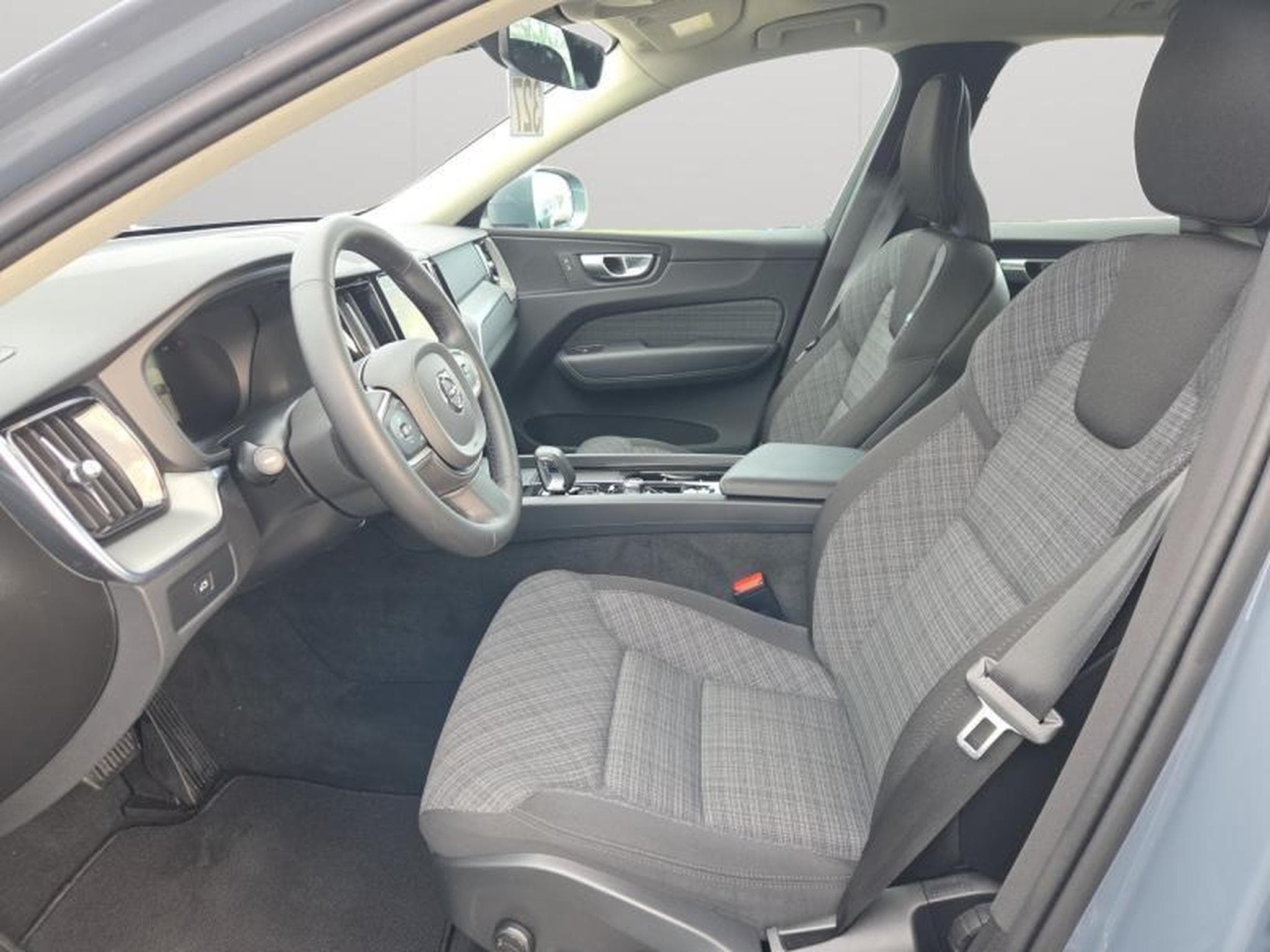 Volvo XC60 B4 Core / Diesel (2023) - Photo 10