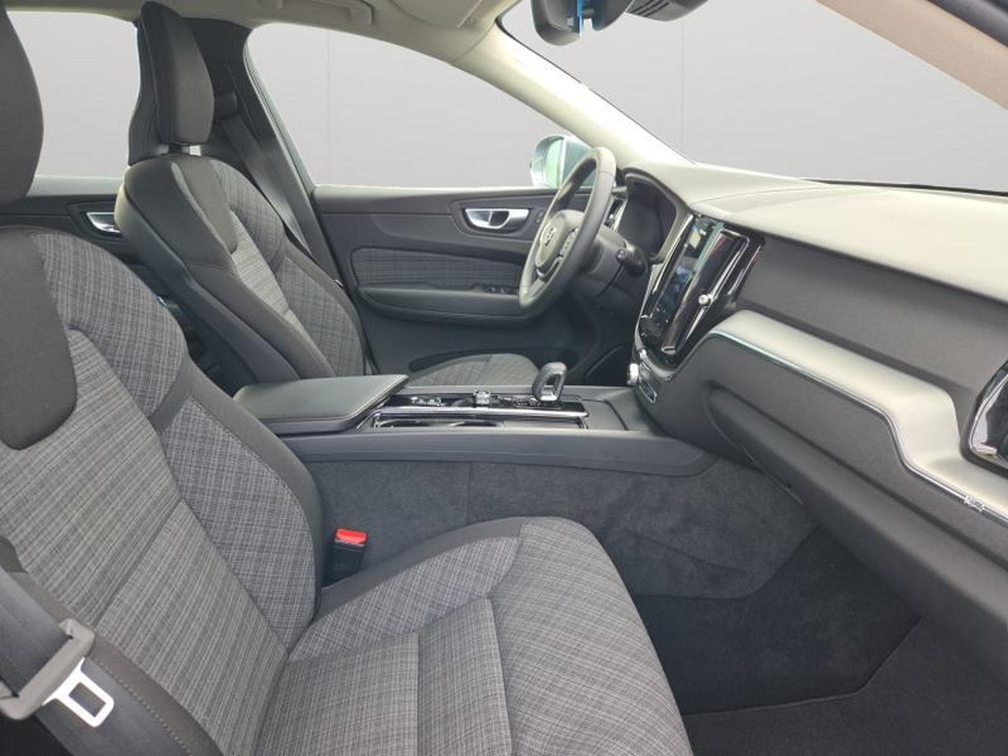 Volvo XC60 B4 Core / Diesel (2023) - Photo 15