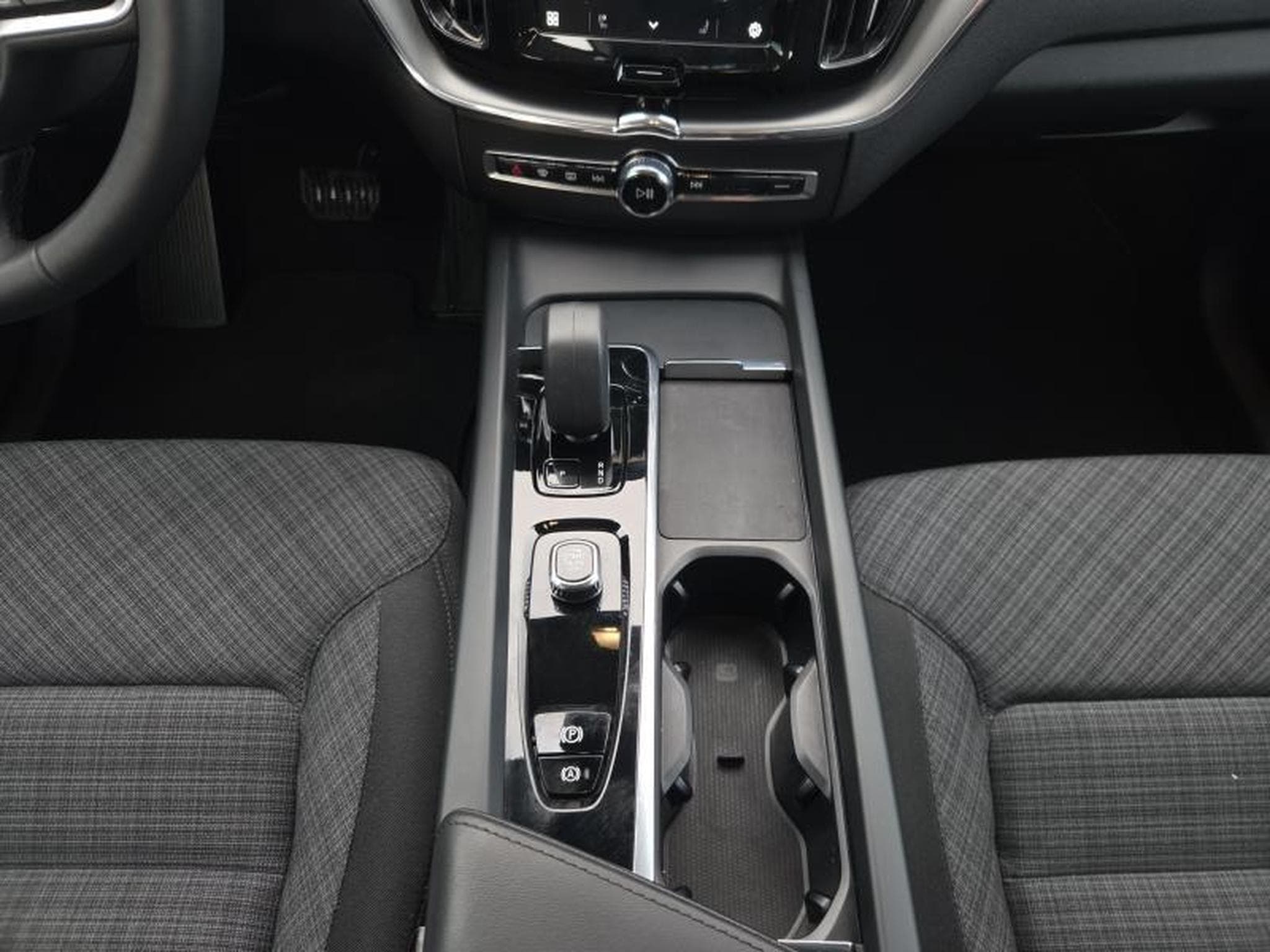 Volvo XC60 B4 Core / Diesel (2023) - Photo 11