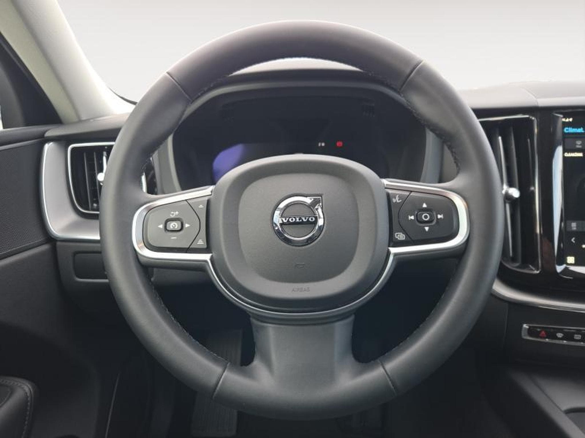 Volvo XC60 B4 Core / Diesel (2023) - Photo 12