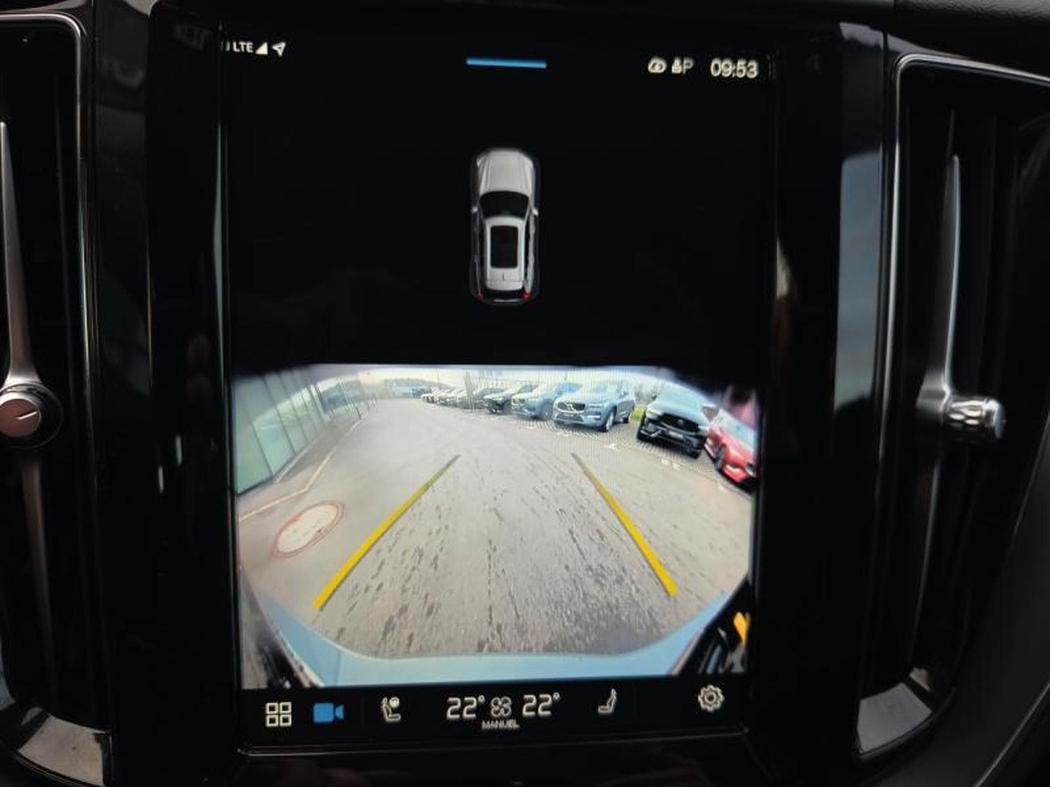 Volvo XC60 B4 Core / Diesel (2023) - Photo 17