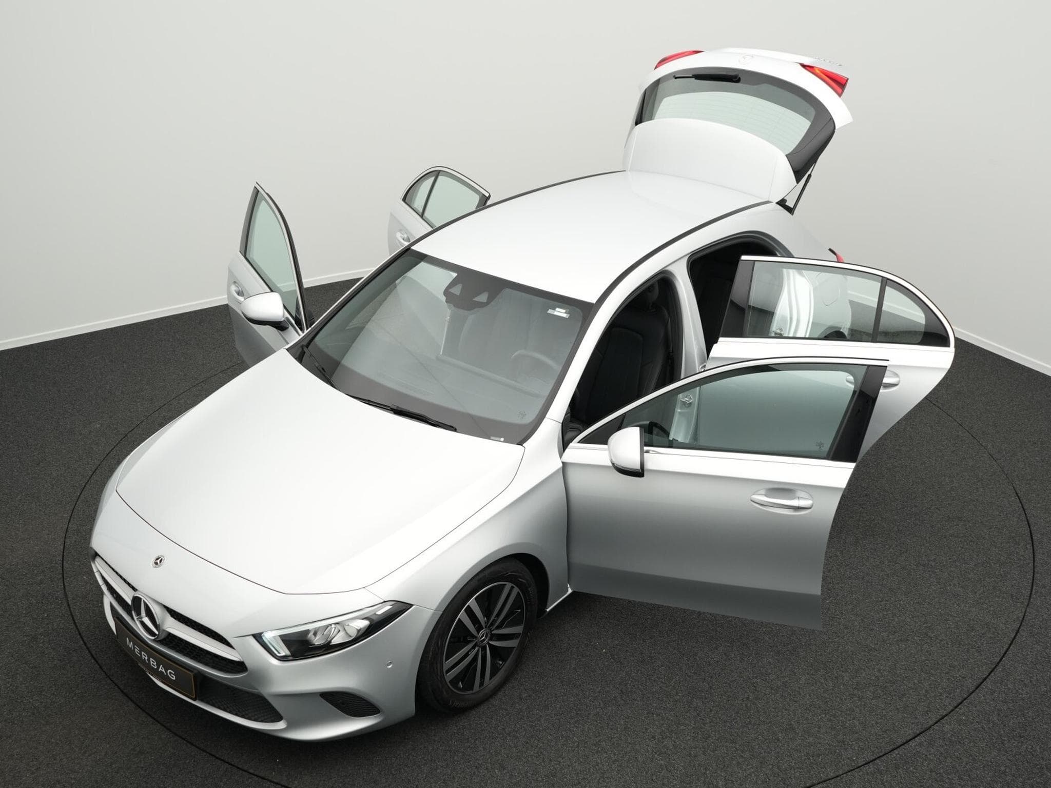 Mercedes A 180 d Progressive LED+Ambi+MBUX+Apple (2021) - Photo 12