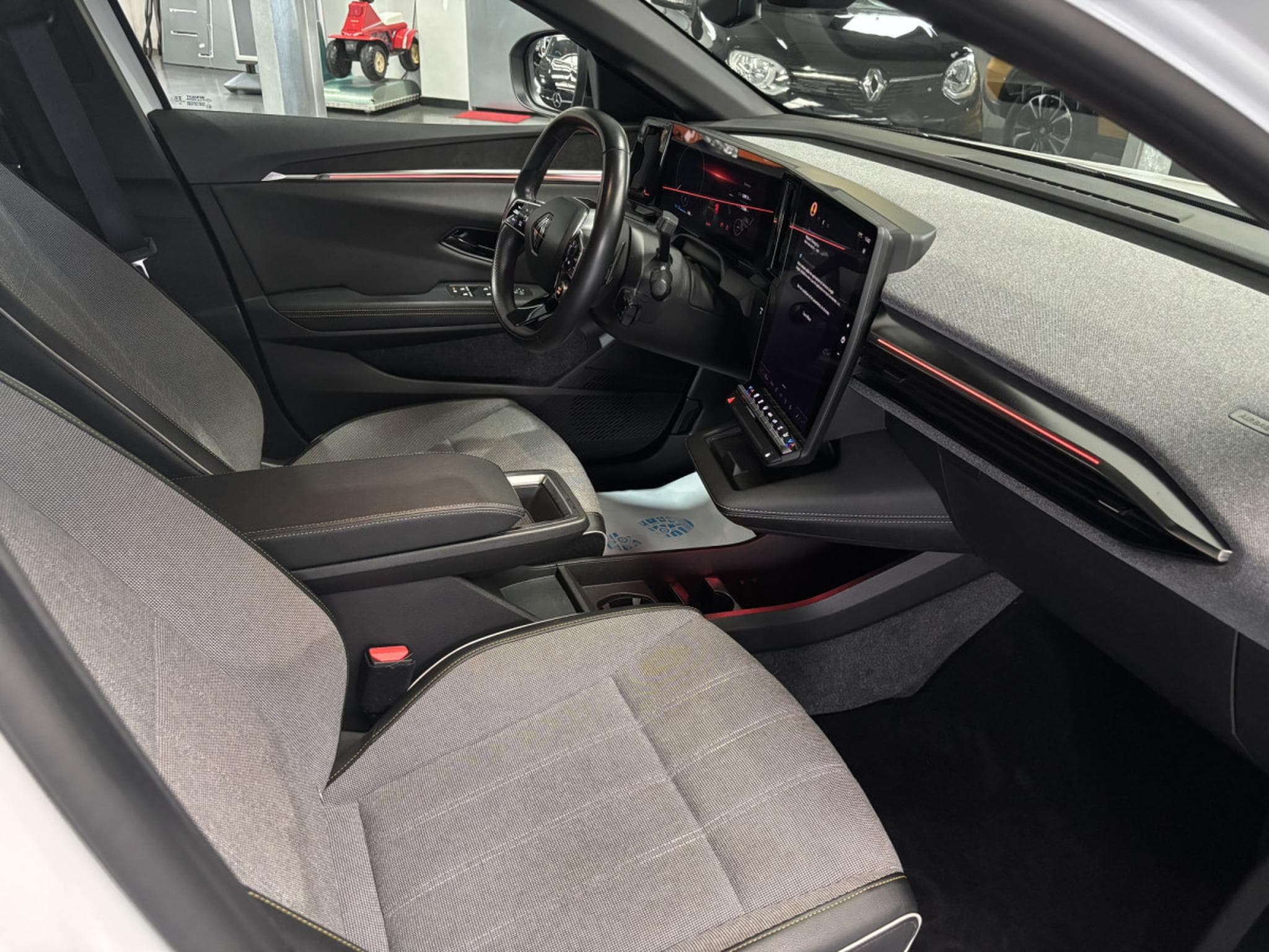 Renault Megane E-TECH EV40 TECHNO (2023) - Photo 12