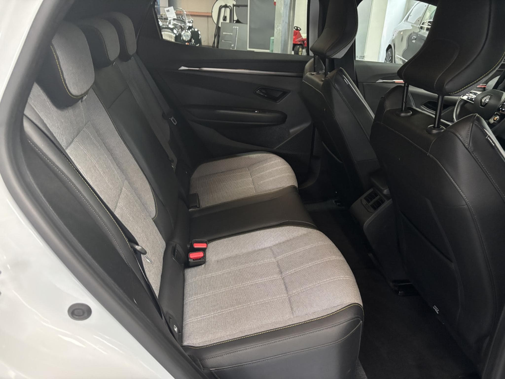 Renault Megane E-TECH EV40 TECHNO (2023) - Photo 13