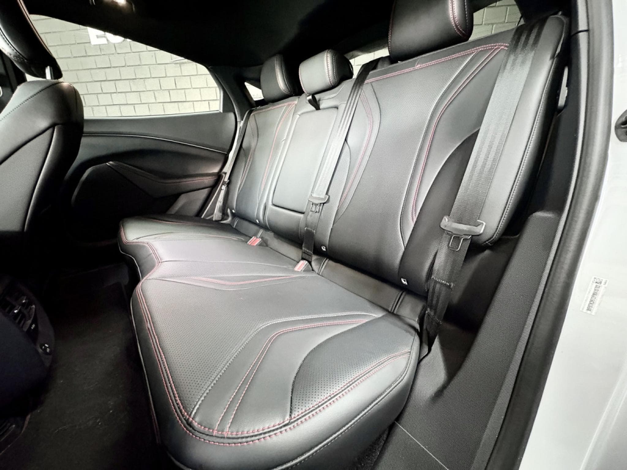 Ford Mustang Mach-E 99KWH EXT. RANGE PREMIUM *PANO* BANG&OLUFSEN* (2023) - Foto 17