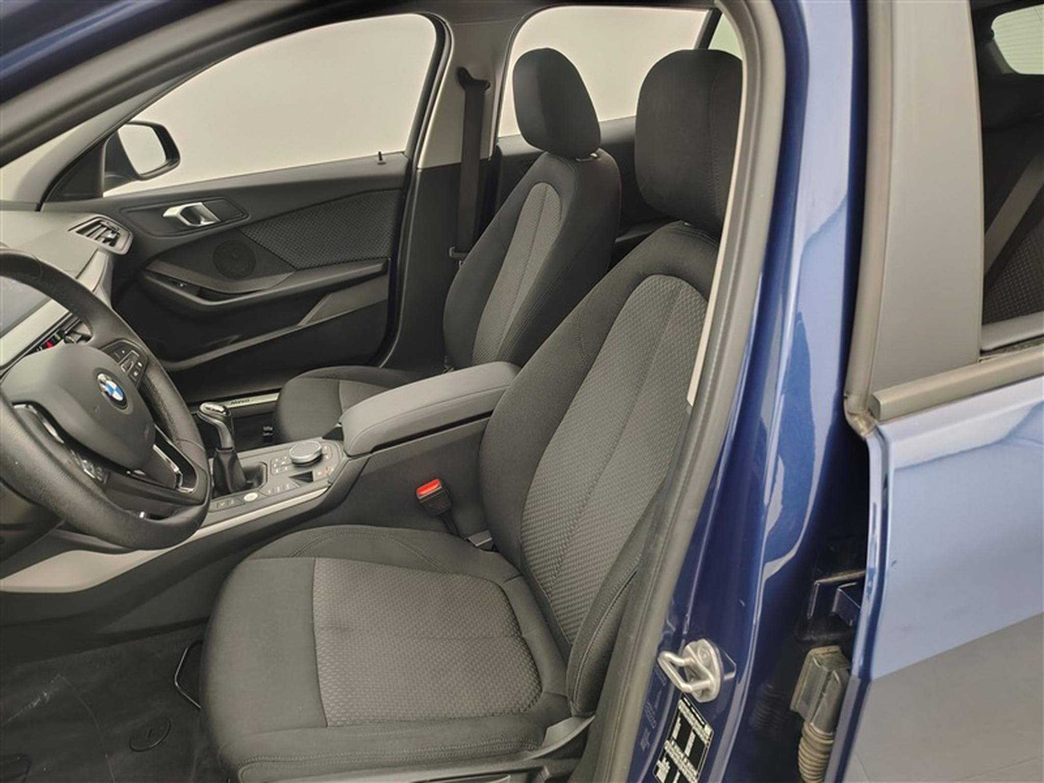 BMW 118 i  Navi Cockpit / Led / PDC av+ar (2021) - Photo 7