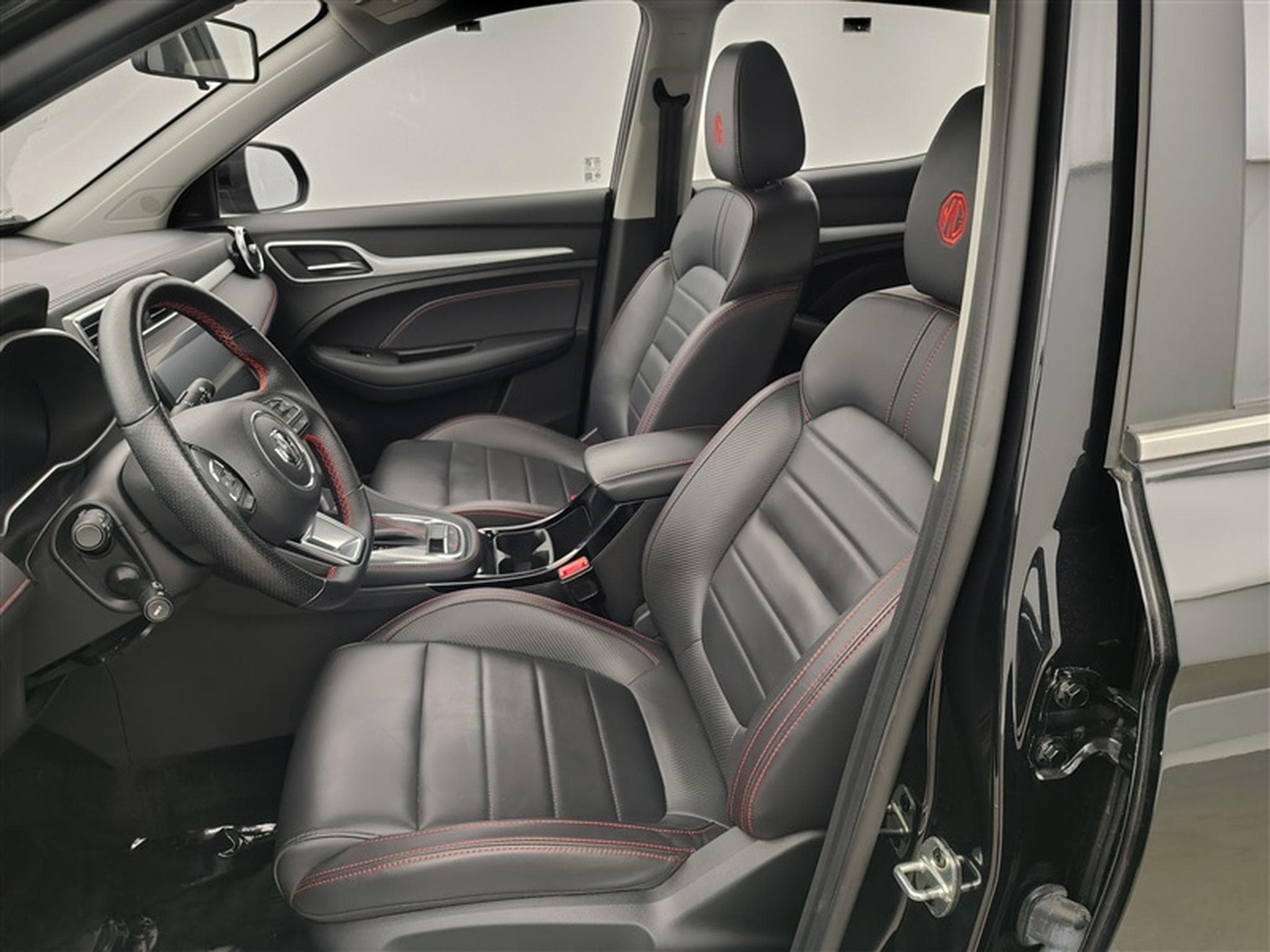 MG ZS 1.0 T-GDi 110cv AUTO Luxury NAVI / FULL LED / CUIR / CAMERA (2023) - Photo 7