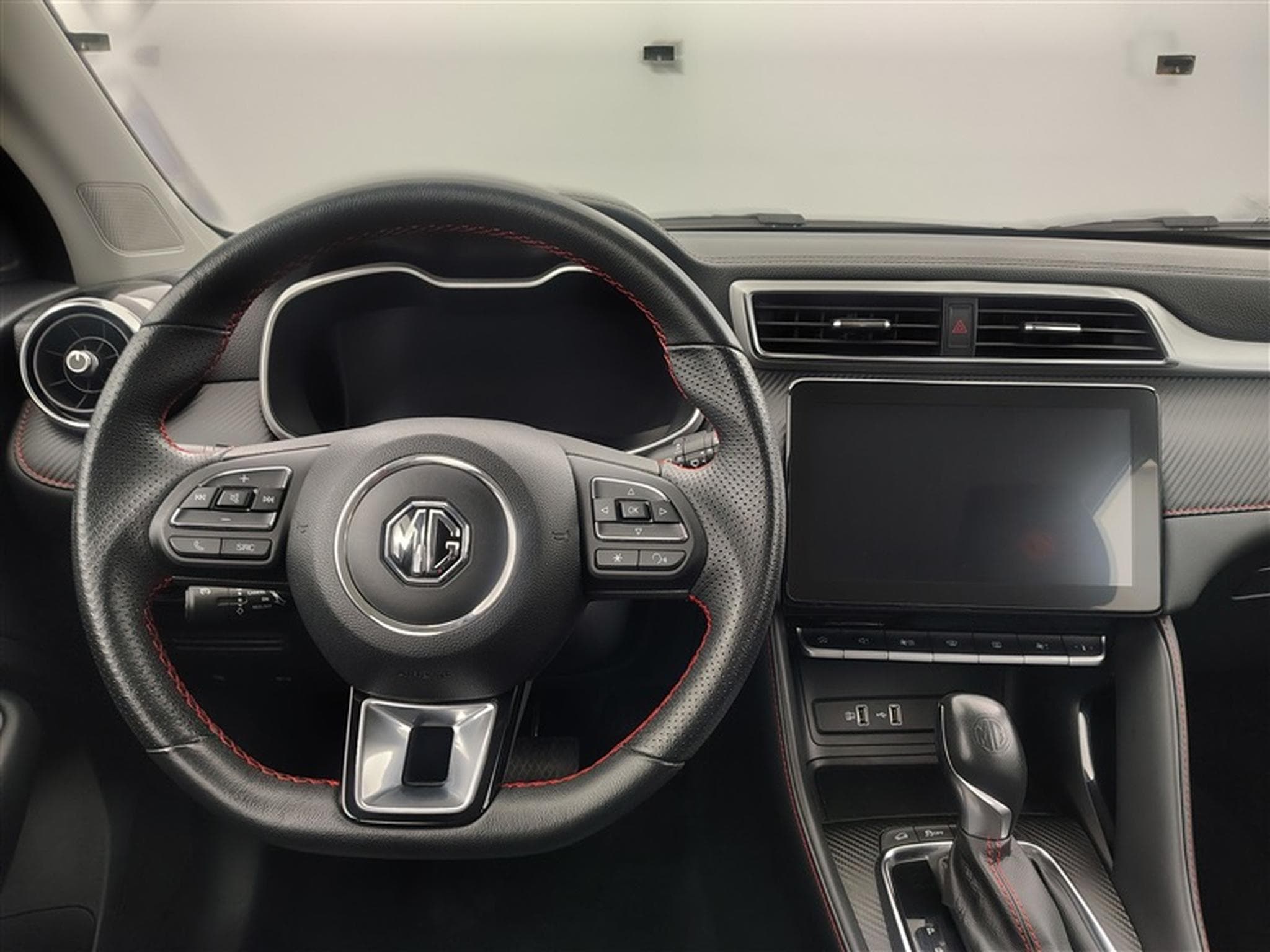 MG ZS 1.0 T-GDi 110cv AUTO Luxury NAVI / FULL LED / CUIR / CAMERA (2023) - Photo 9