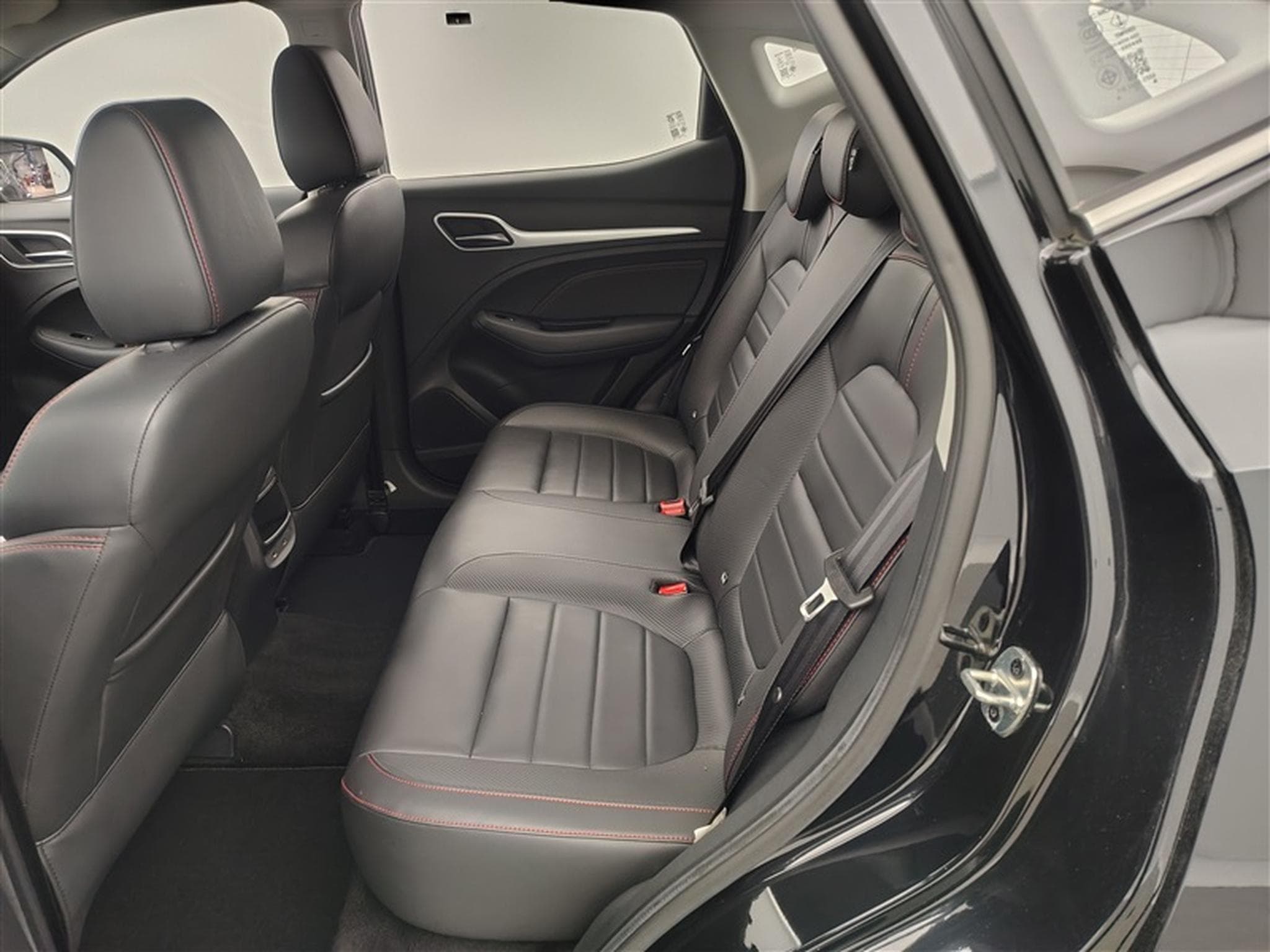 MG ZS 1.0 T-GDi 110cv AUTO Luxury NAVI / FULL LED / CUIR / CAMERA (2023) - Photo 13