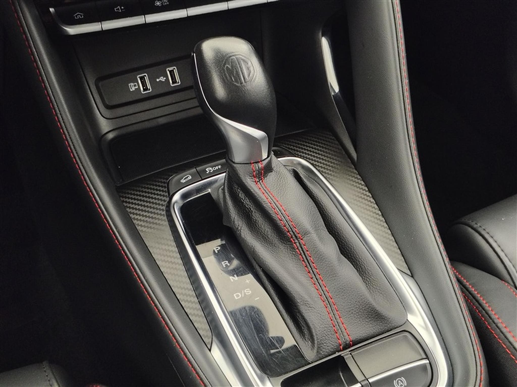 MG ZS 1.0 T-GDi 110cv AUTO Luxury NAVI / FULL LED / CUIR / CAMERA (2023) - Photo 12
