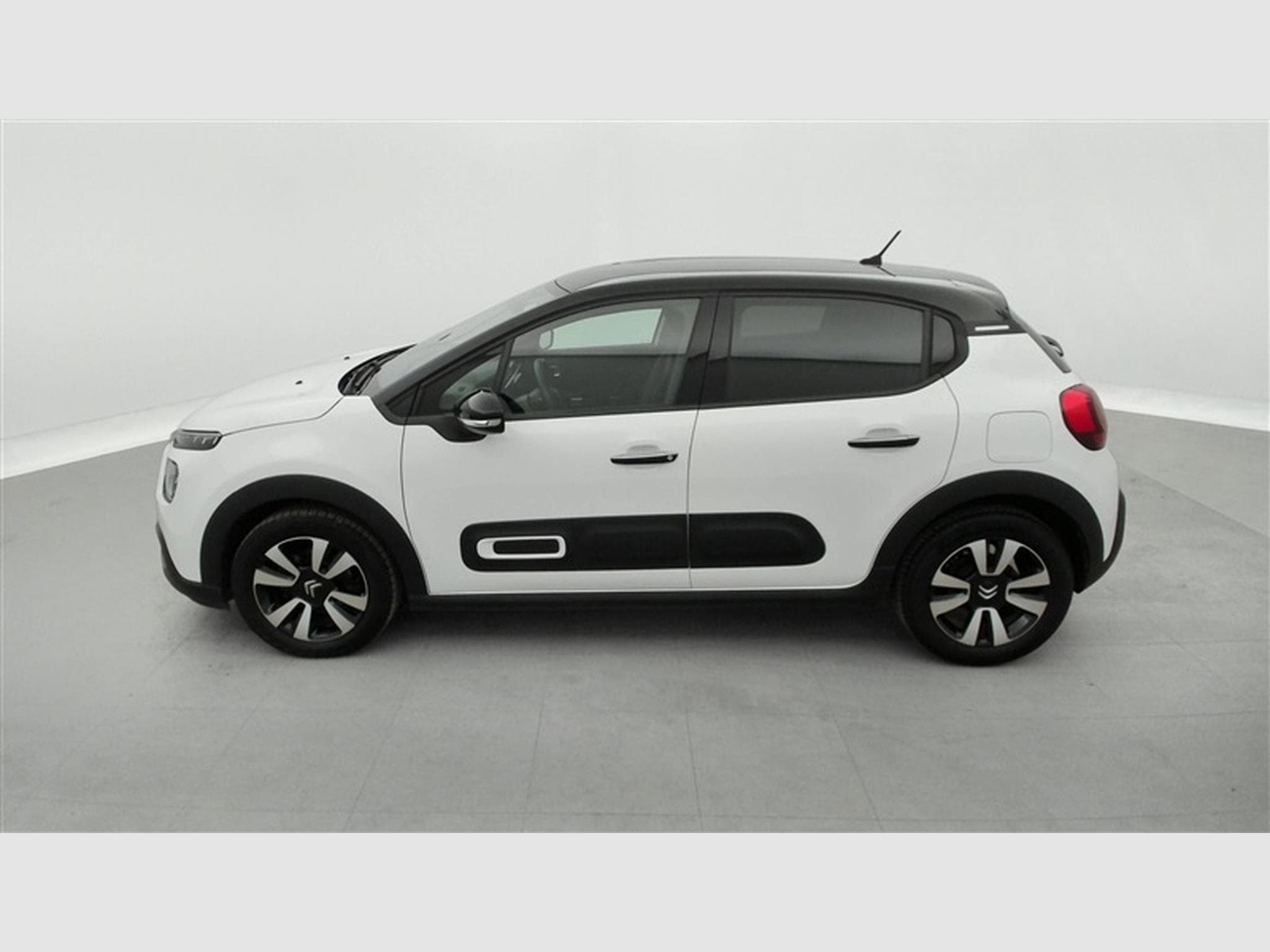 Citroen C3 1.2i PureTech Shine CARPLAY / FULL LED / JA 16" (2023) - Photo 3