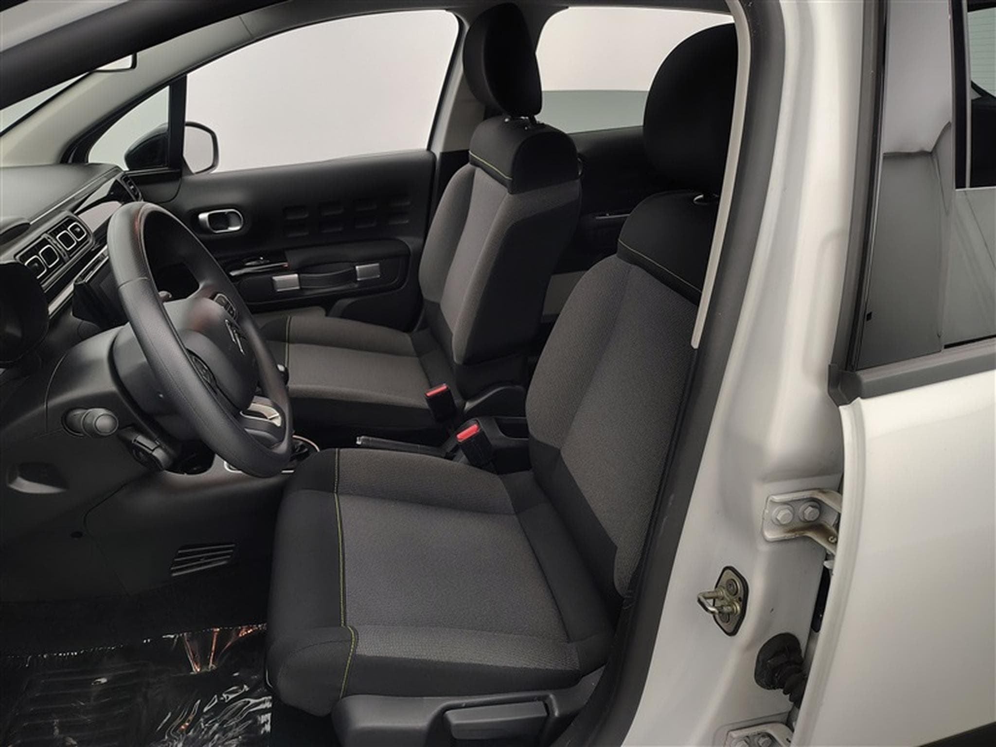 Citroen C3 1.2i PureTech Shine CARPLAY / FULL LED / JA 16" (2023) - Photo 7
