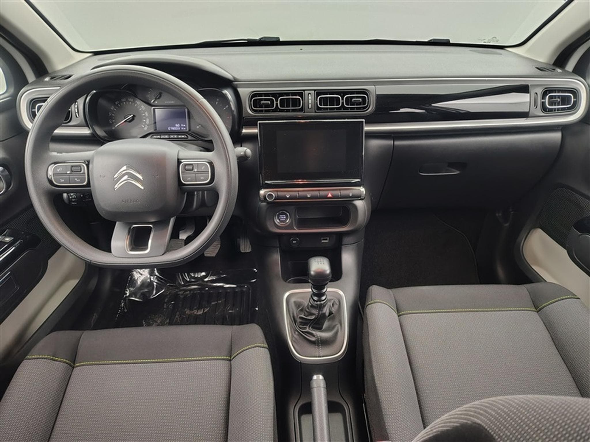 Citroen C3 1.2i PureTech Shine CARPLAY / FULL LED / JA 16" (2023) - Photo 8