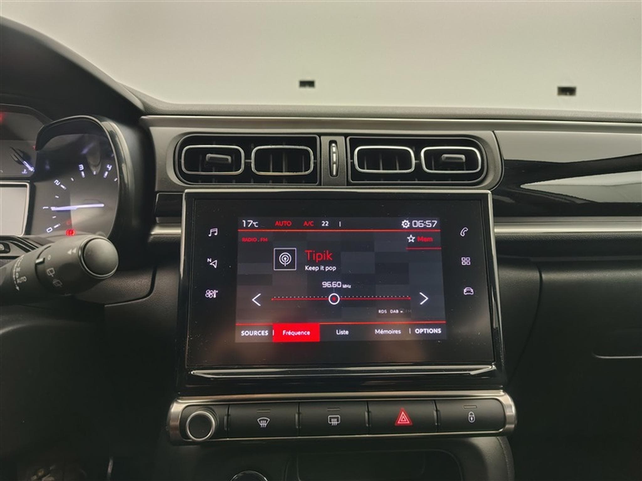 Citroen C3 1.2i PureTech Shine CARPLAY / FULL LED / JA 16" (2023) - Photo 11