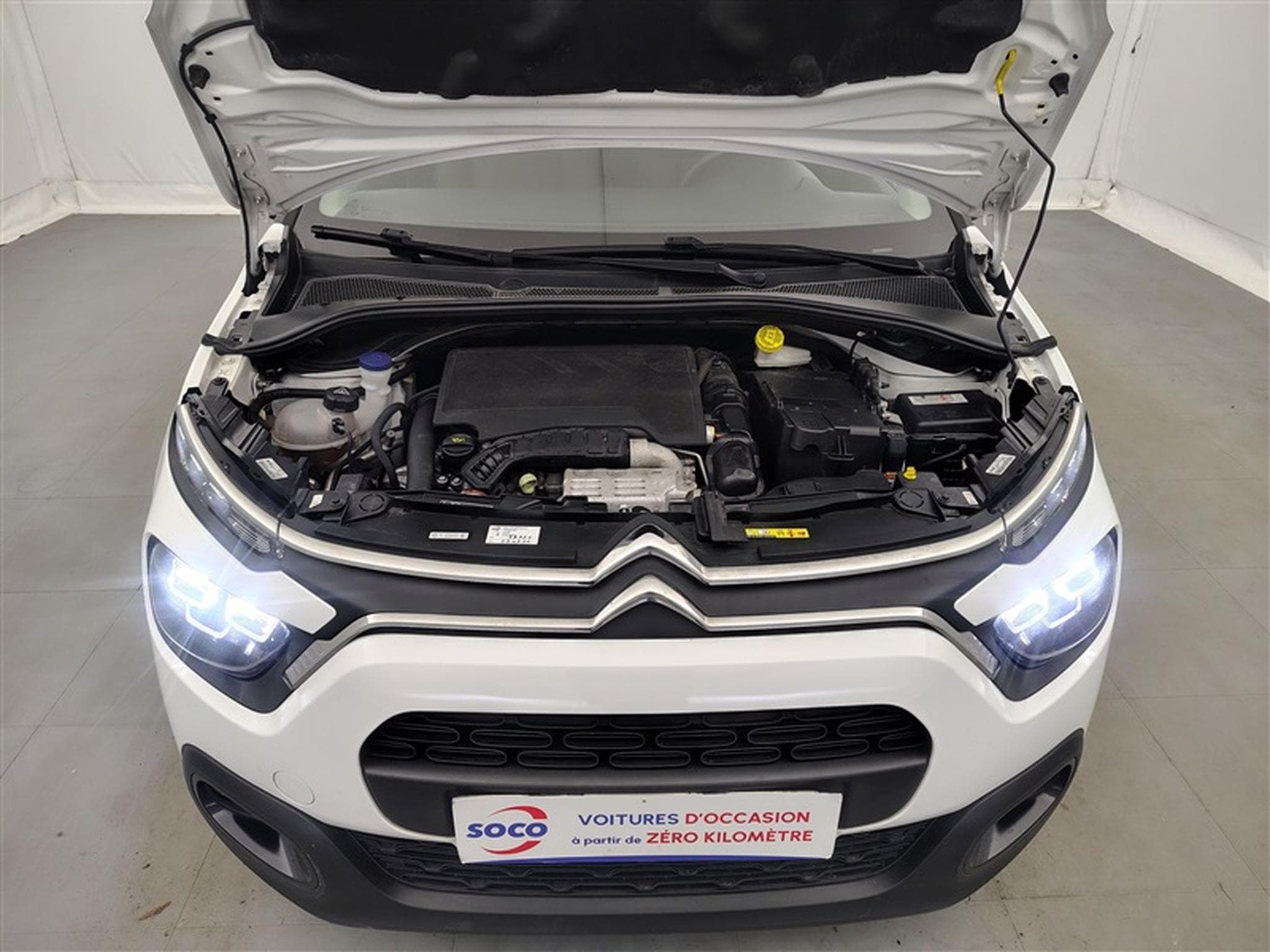 Citroen C3 1.2i PureTech Shine CARPLAY / FULL LED / JA 16" (2023) - Photo 18
