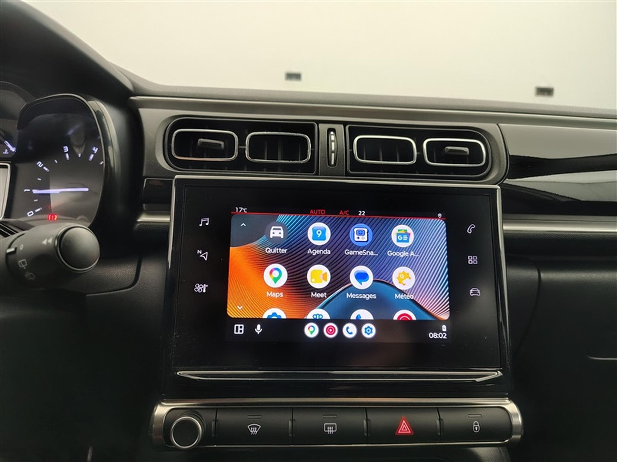 Citroen C3 1.2i PureTech Shine CARPLAY / FULL LED / JA 16" (2023) - Photo 19